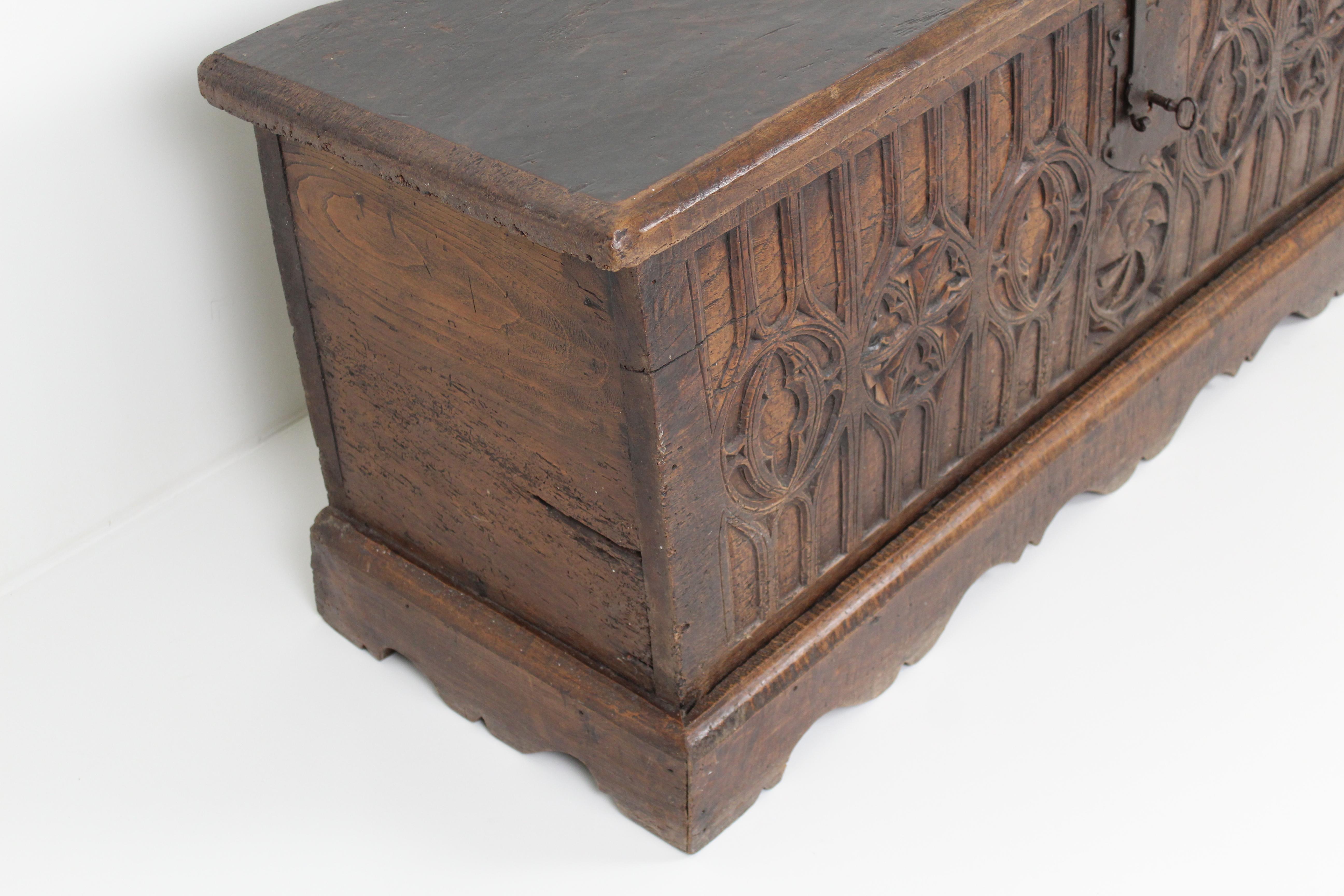 Wood Gothic chest with decorated front late 18th century For Sale