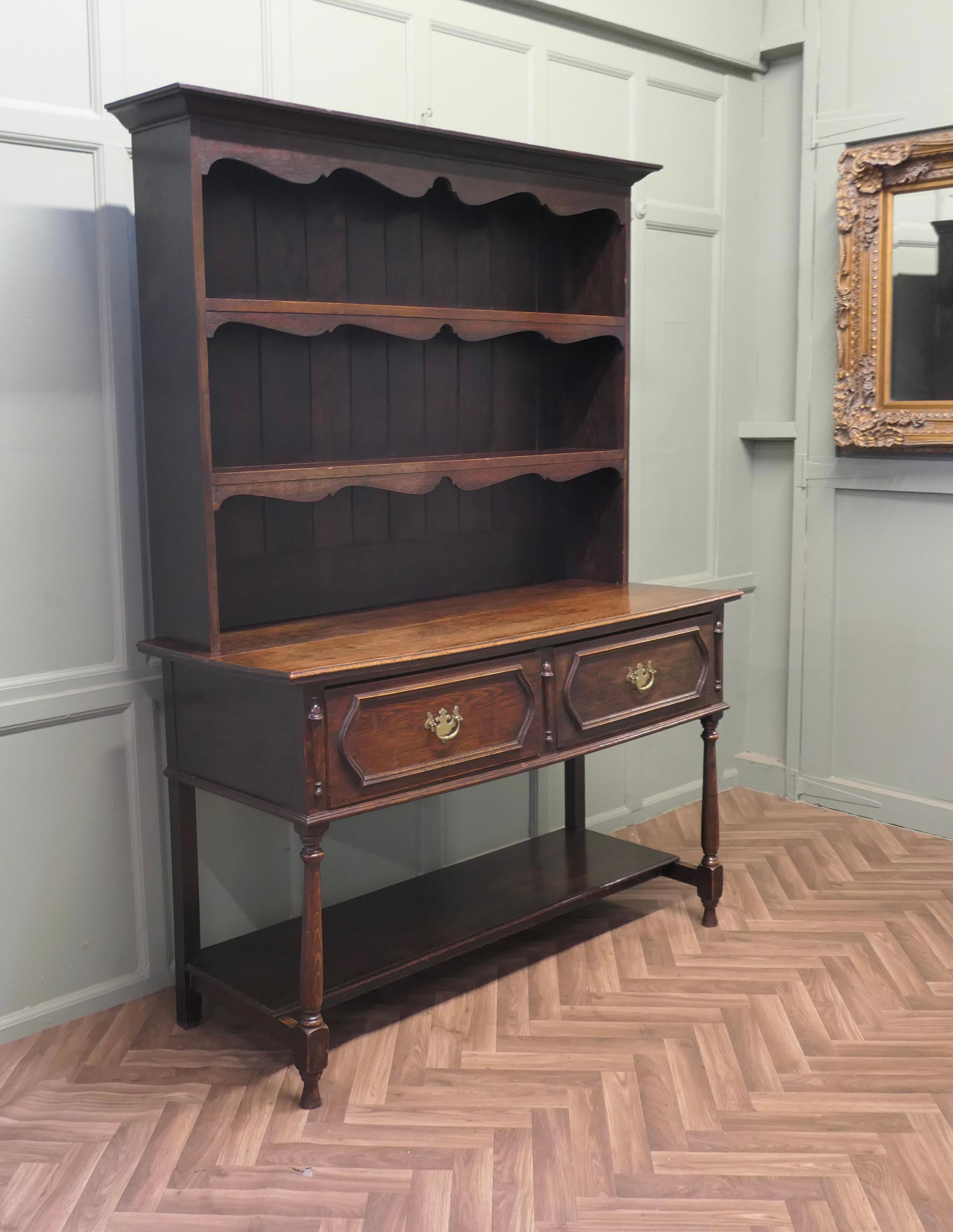 Gothic Country Massiv Eiche Welsh Dresser Dies ist ein spätviktorianisches Stück im Zustand „Gut“ im Angebot in Godshill, Isle of Wight