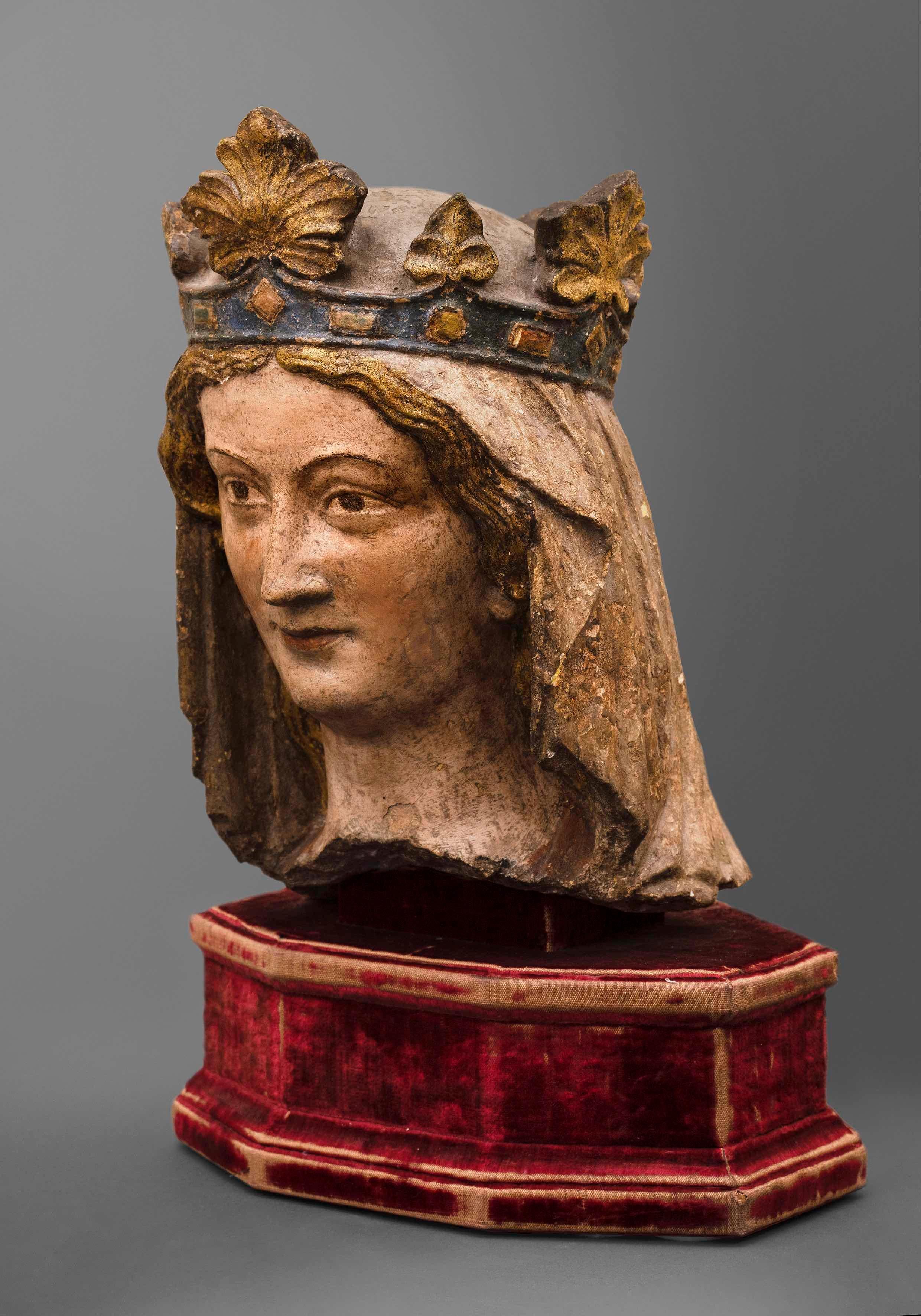 Head of a crowned Virgin 
Île-de-France, first half of 14th century.
H26 x 14 x 14 cm

Provenance :

- Private Collection, Paris France (1960)
- Private Collection Tuscany, Italy (1980)


Beautiful face with a slightly triangular shape and delicate