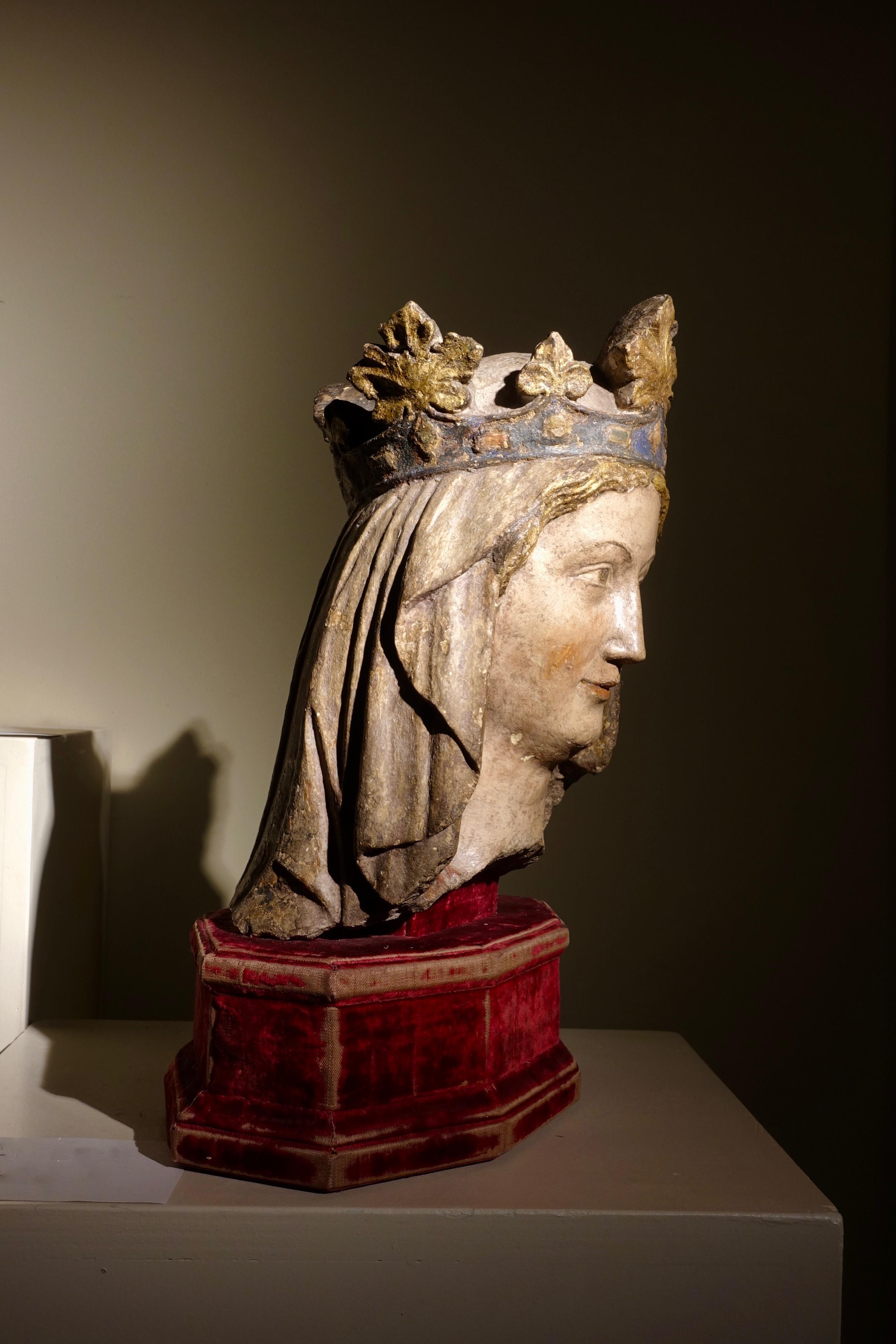 Carved Gothic crowned Head - Île de France, 14th century  For Sale