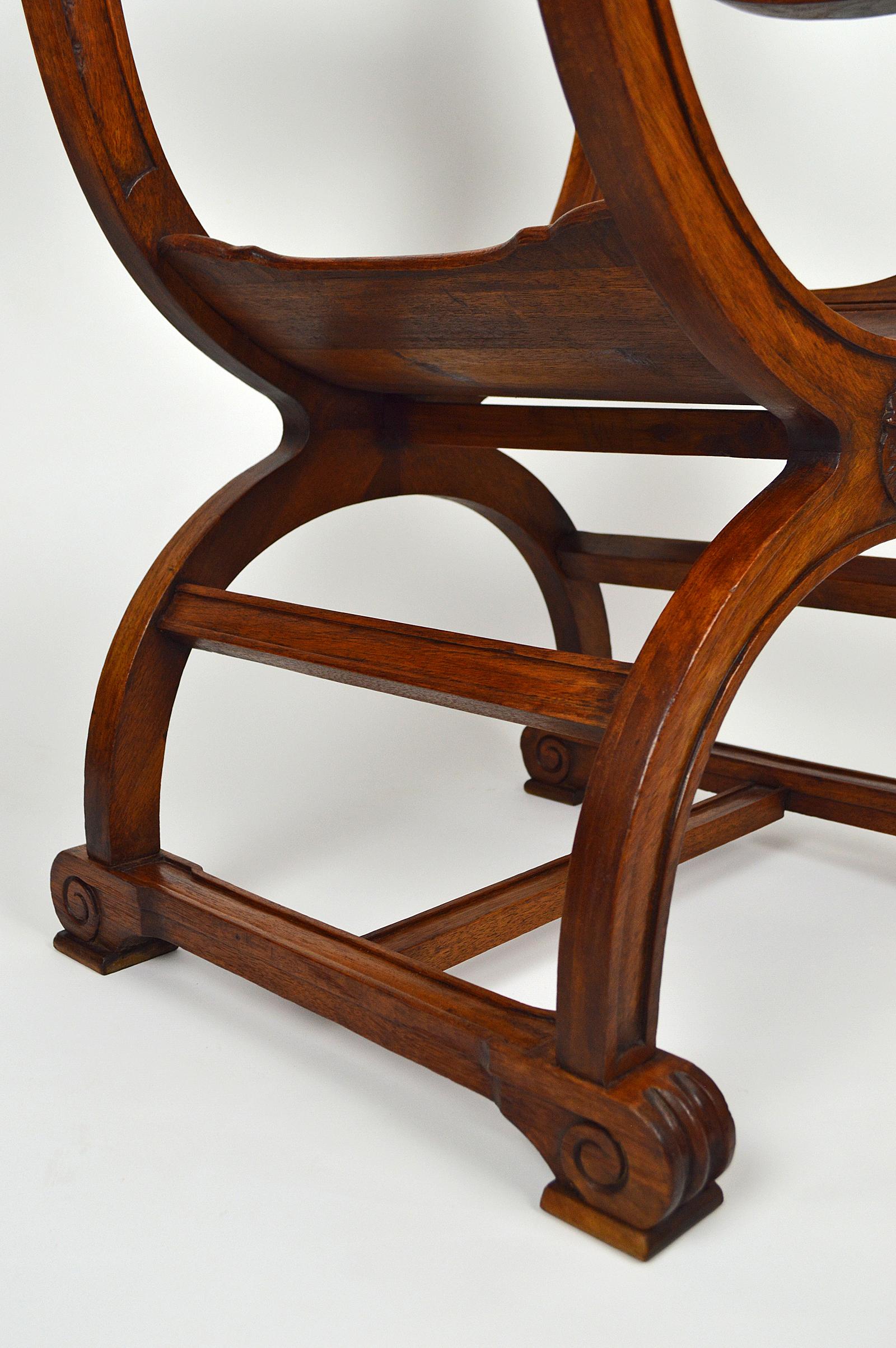 Gothic Curule Armchair in Carved Walnut, France, circa 1880 In Good Condition For Sale In VÉZELAY, FR