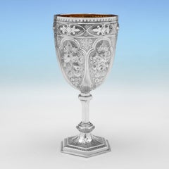 Calice d'argento antico dal design gotico realizzato nel 1876 da George Unite