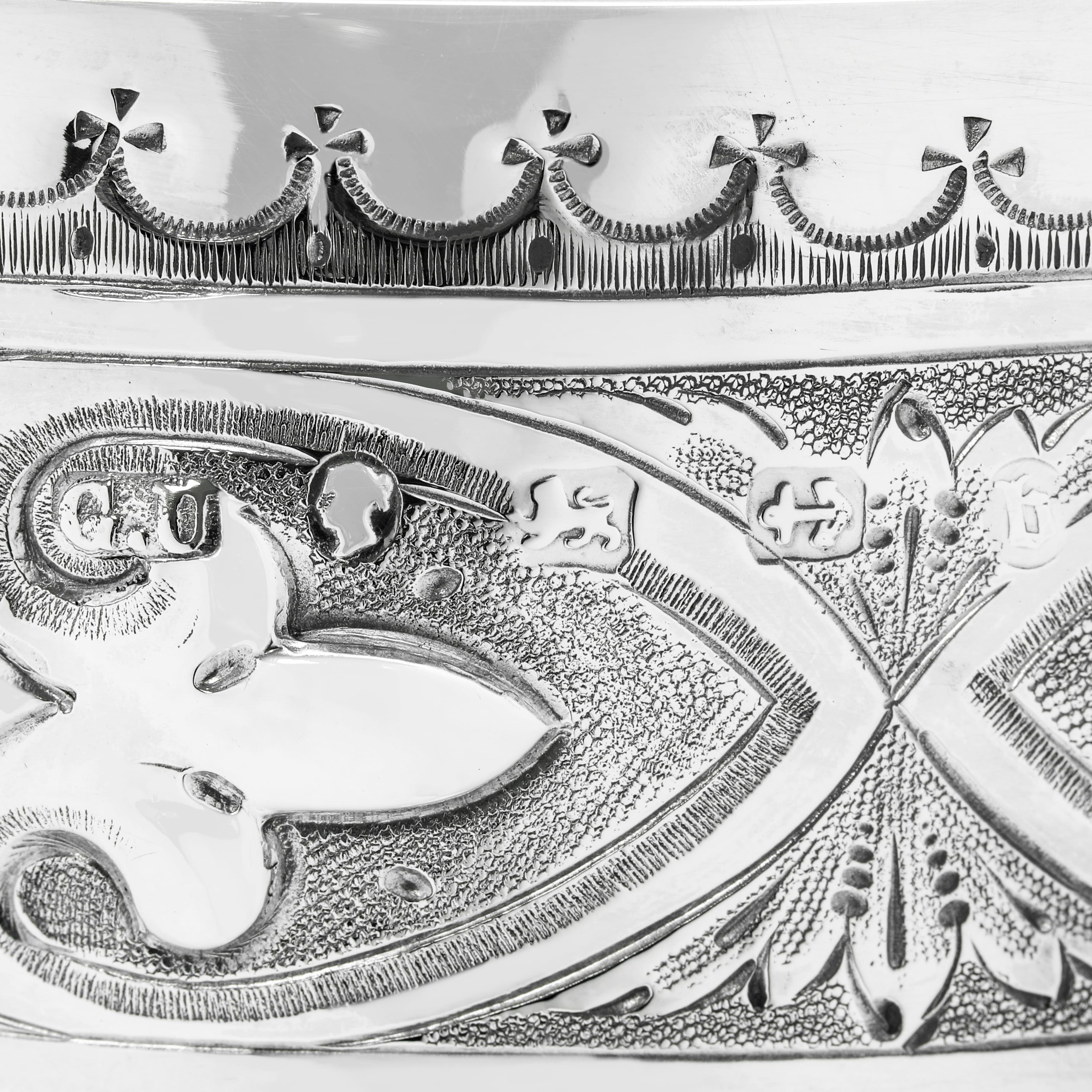 Kelch aus antikem Sterlingsilber mit gotischem Design von George Unite aus dem Jahr 1876 im Zustand „Gut“ im Angebot in London, London