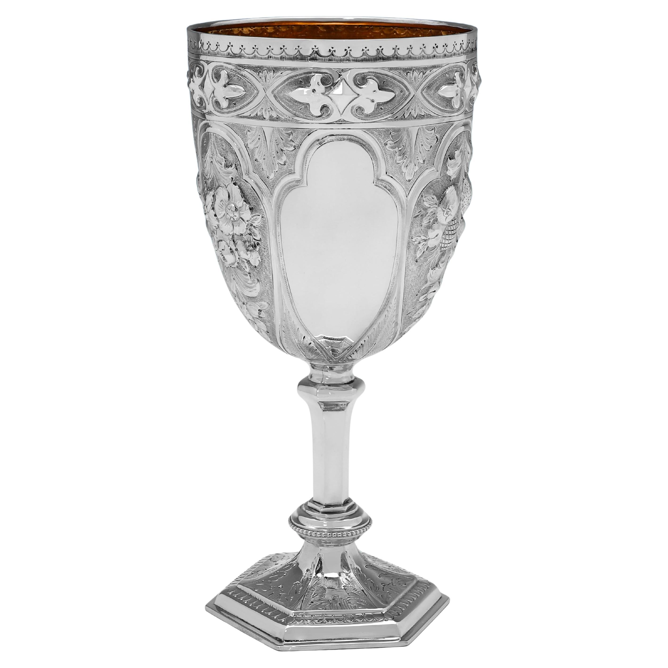 Kelch aus antikem Sterlingsilber mit gotischem Design von George Unite aus dem Jahr 1876 im Angebot