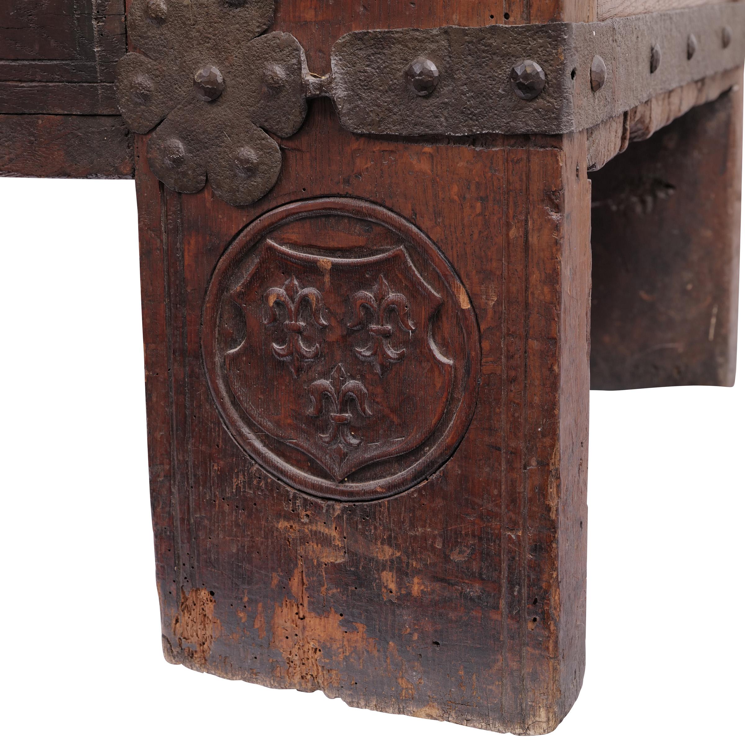 Arqueta gótica de galería frontal, Westfalia hacia 1500 - 1550, roble en venta 3
