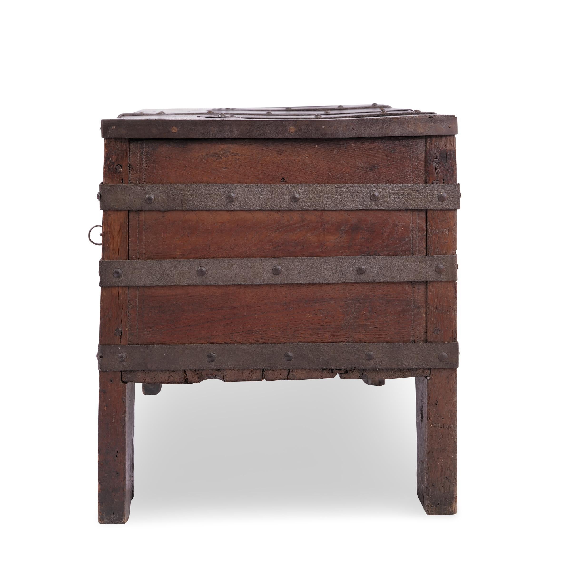 Arqueta gótica de galería frontal, Westfalia hacia 1500 - 1550, roble en venta 8