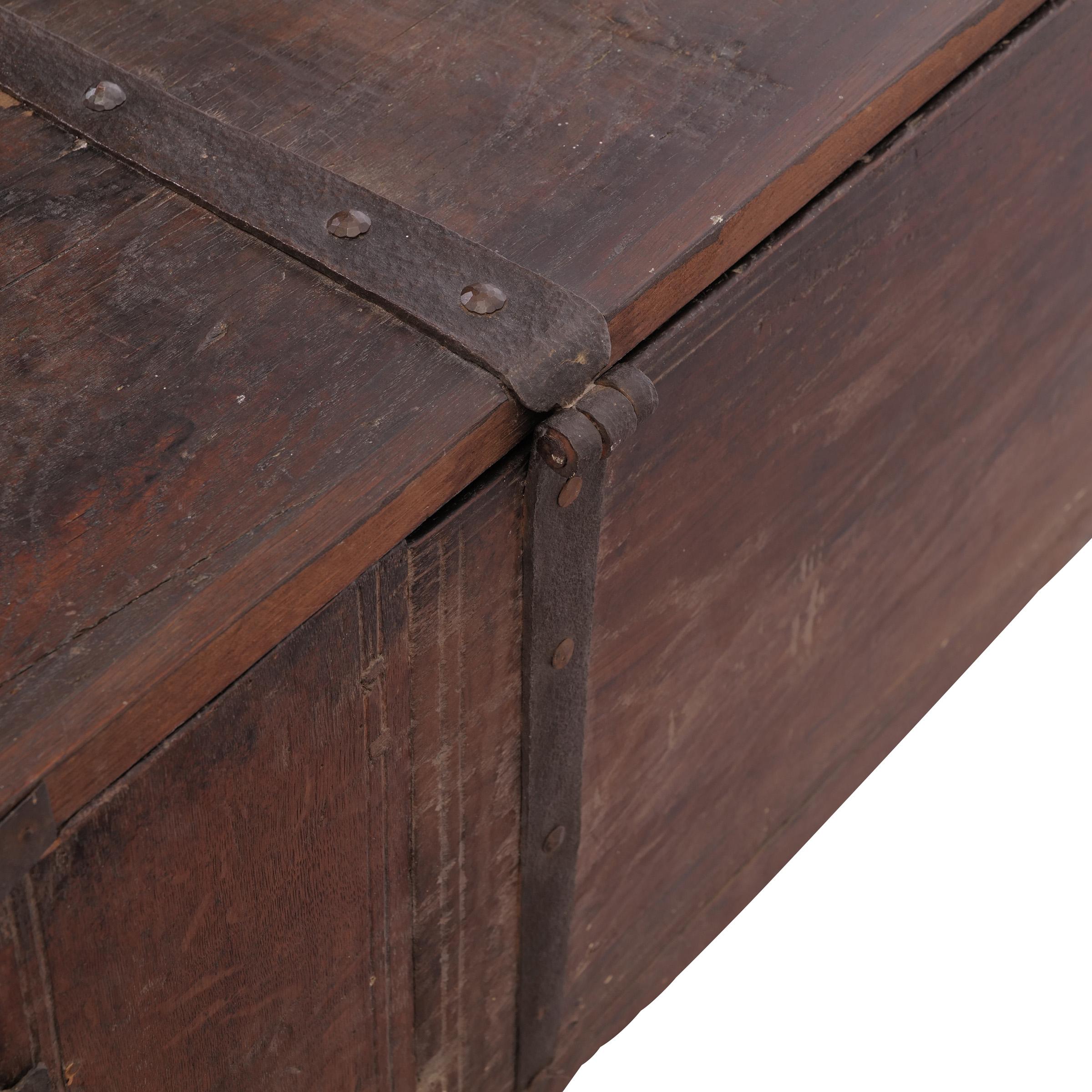 Arqueta gótica de galería frontal, Westfalia hacia 1500 - 1550, roble en venta 9