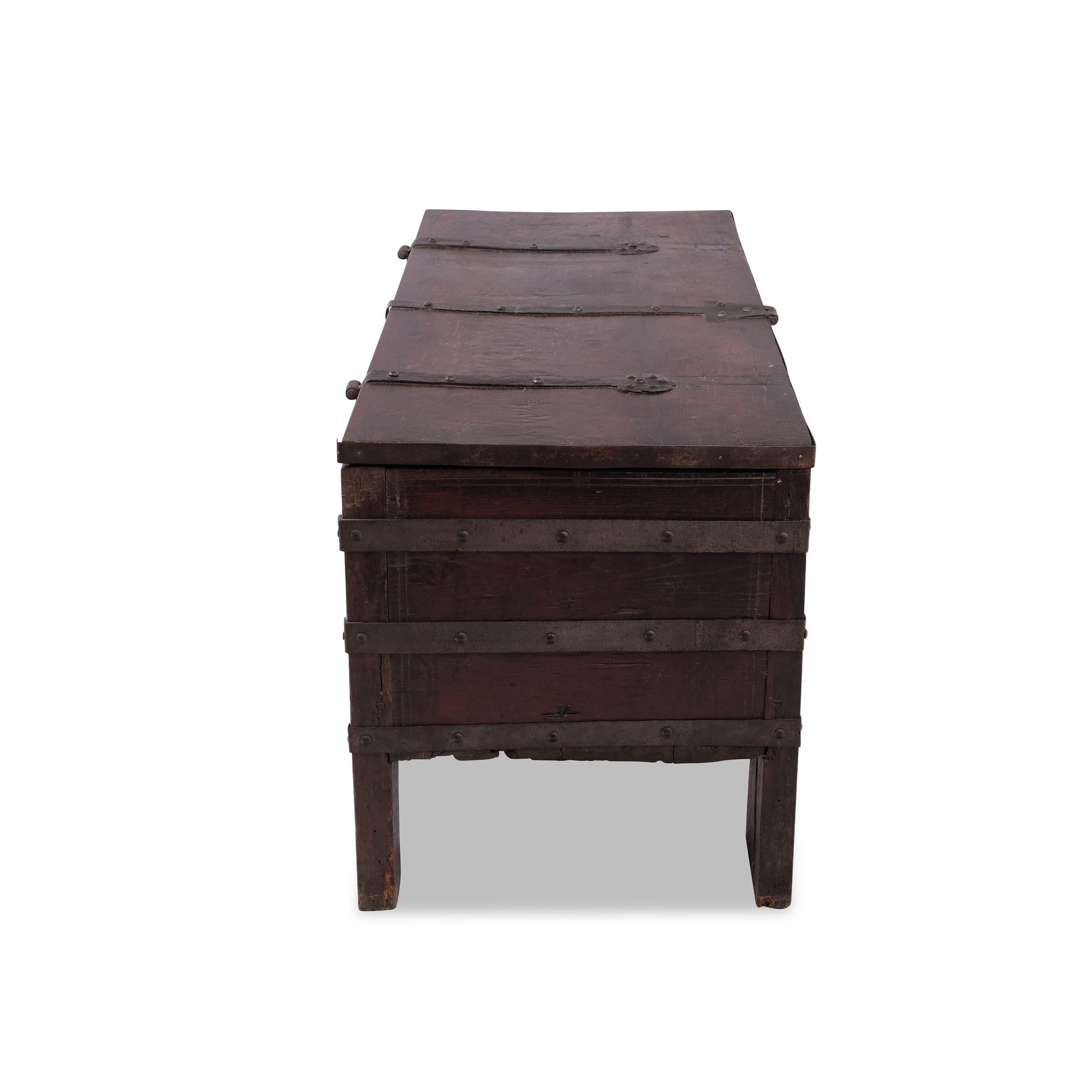 Arqueta gótica de galería frontal, Westfalia hacia 1500 - 1550, roble en venta 12