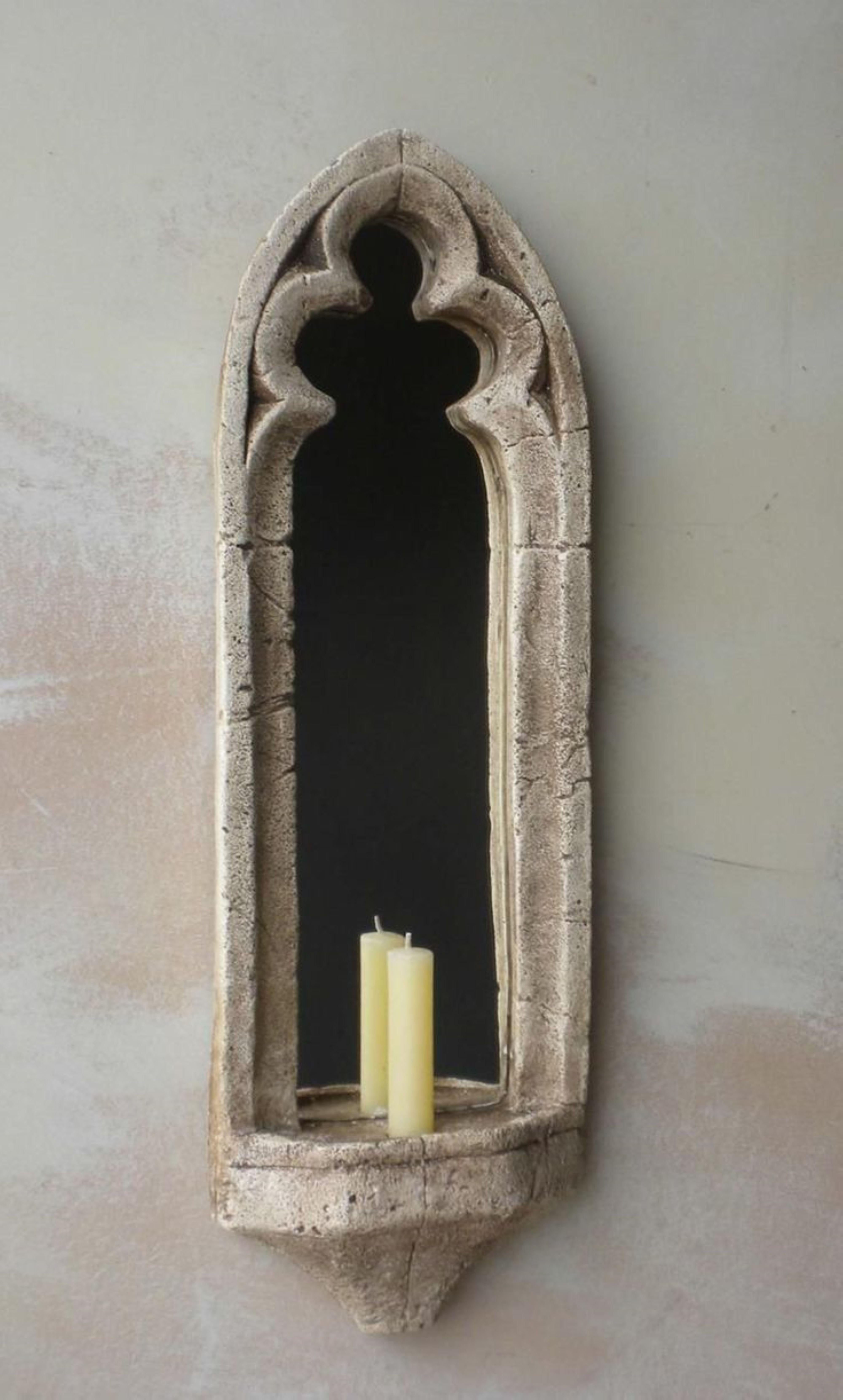 Idée de fontaine murale Gothic Hand Carved Stone Surround Architectural Element Wall Mount Fountain en vente 4