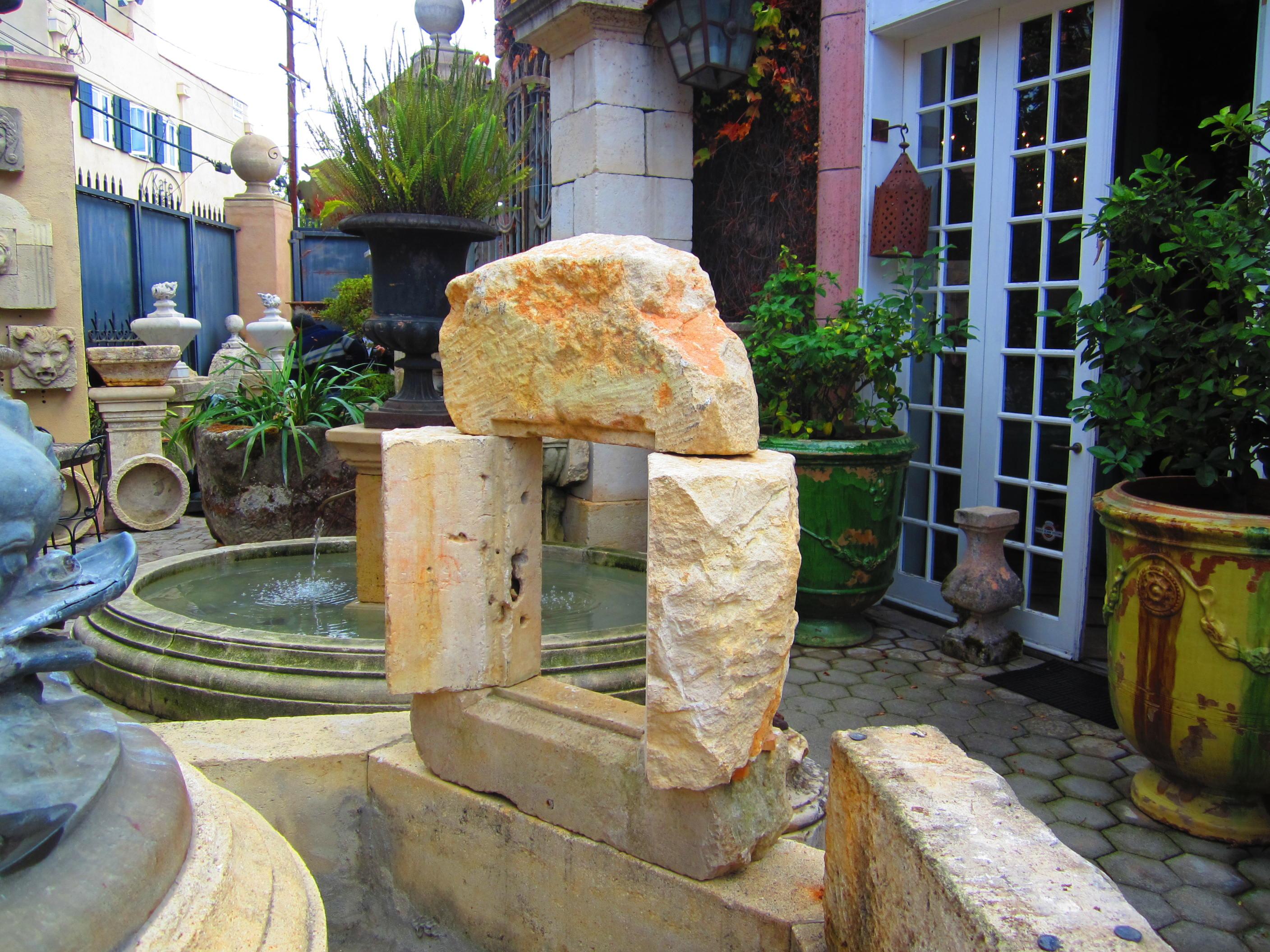 Idée de fontaine murale Gothic Hand Carved Stone Surround Architectural Element Wall Mount Fountain en vente 5