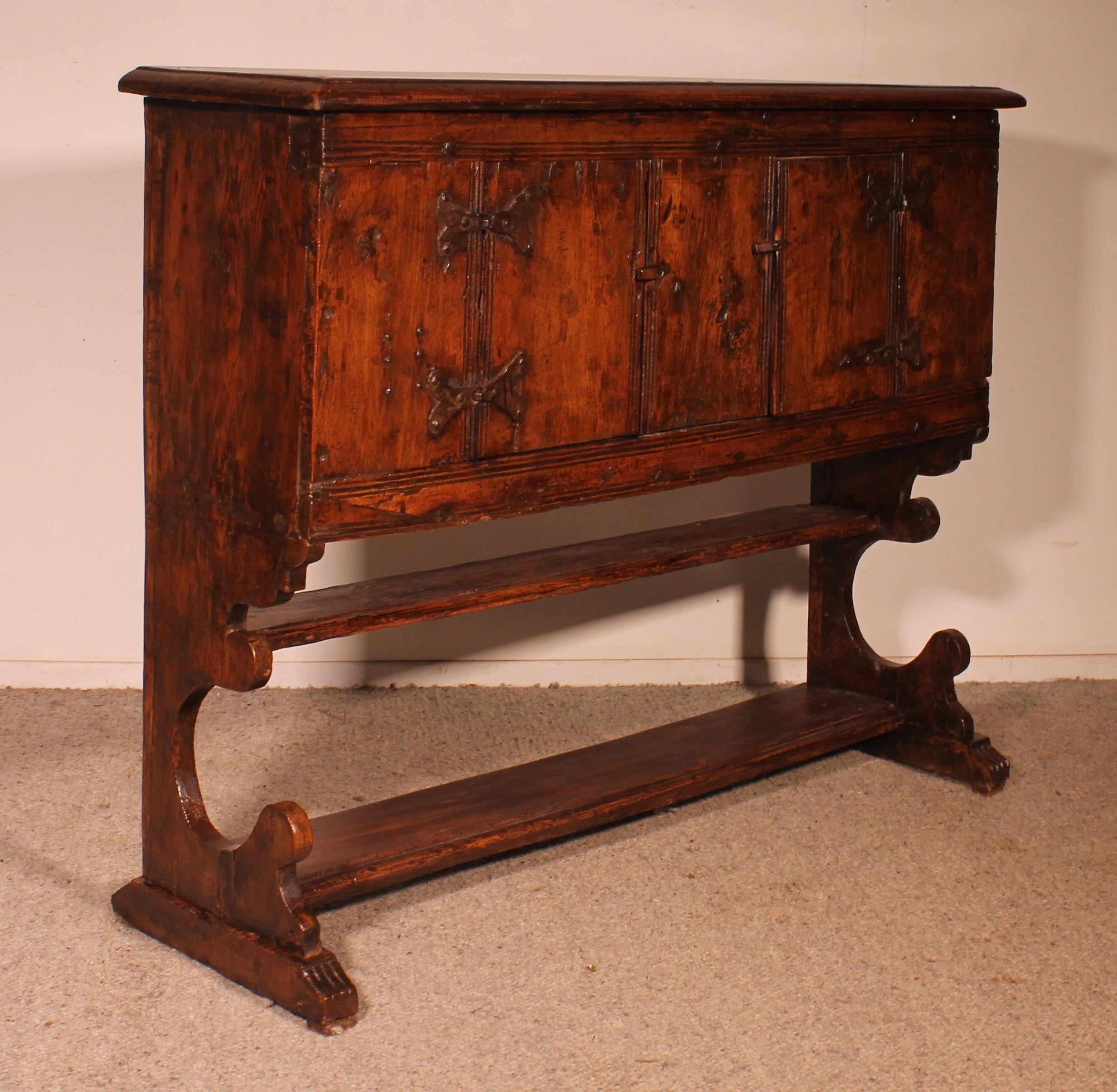 Gothic Influence Credenza - 16th Century For Sale 4