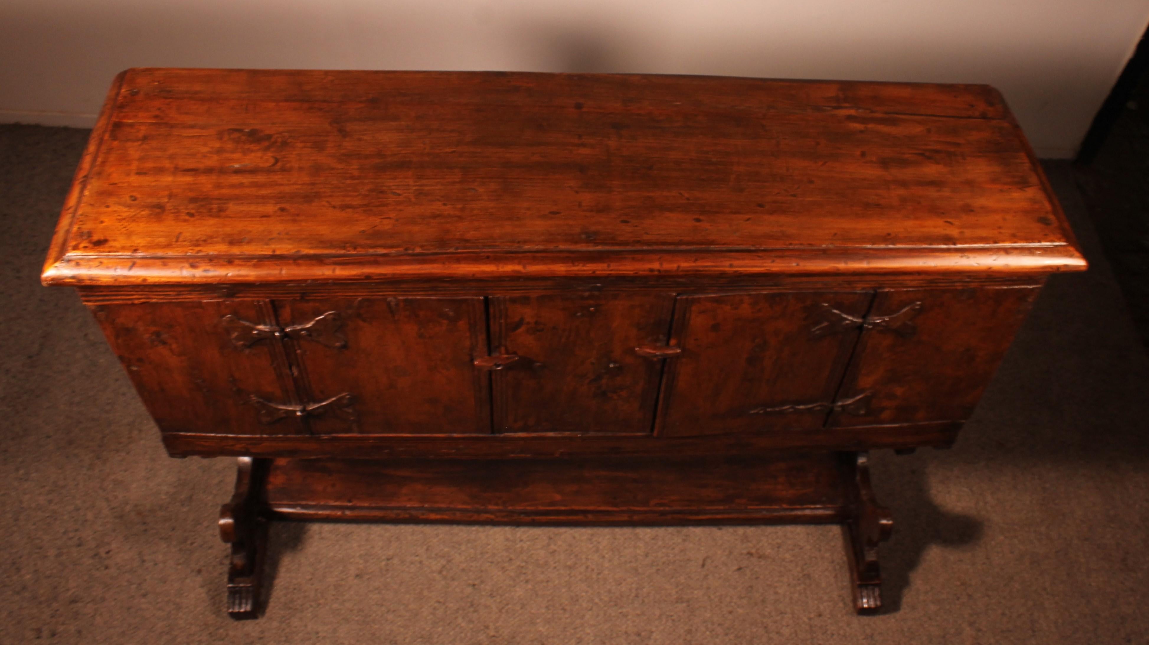 Gothic Influence Credenza - 16th Century For Sale 5