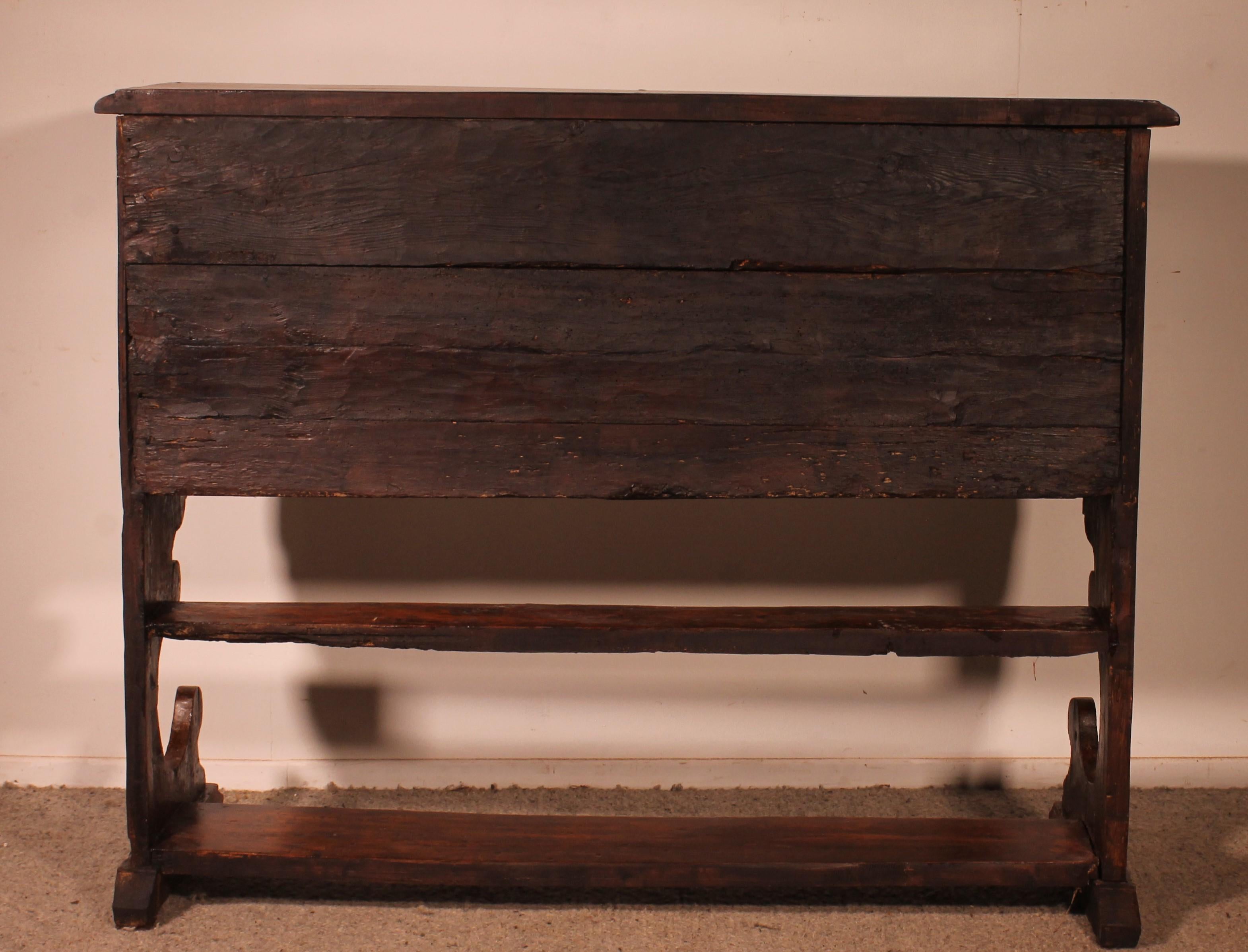Gothic Influence Credenza - 16th Century For Sale 2