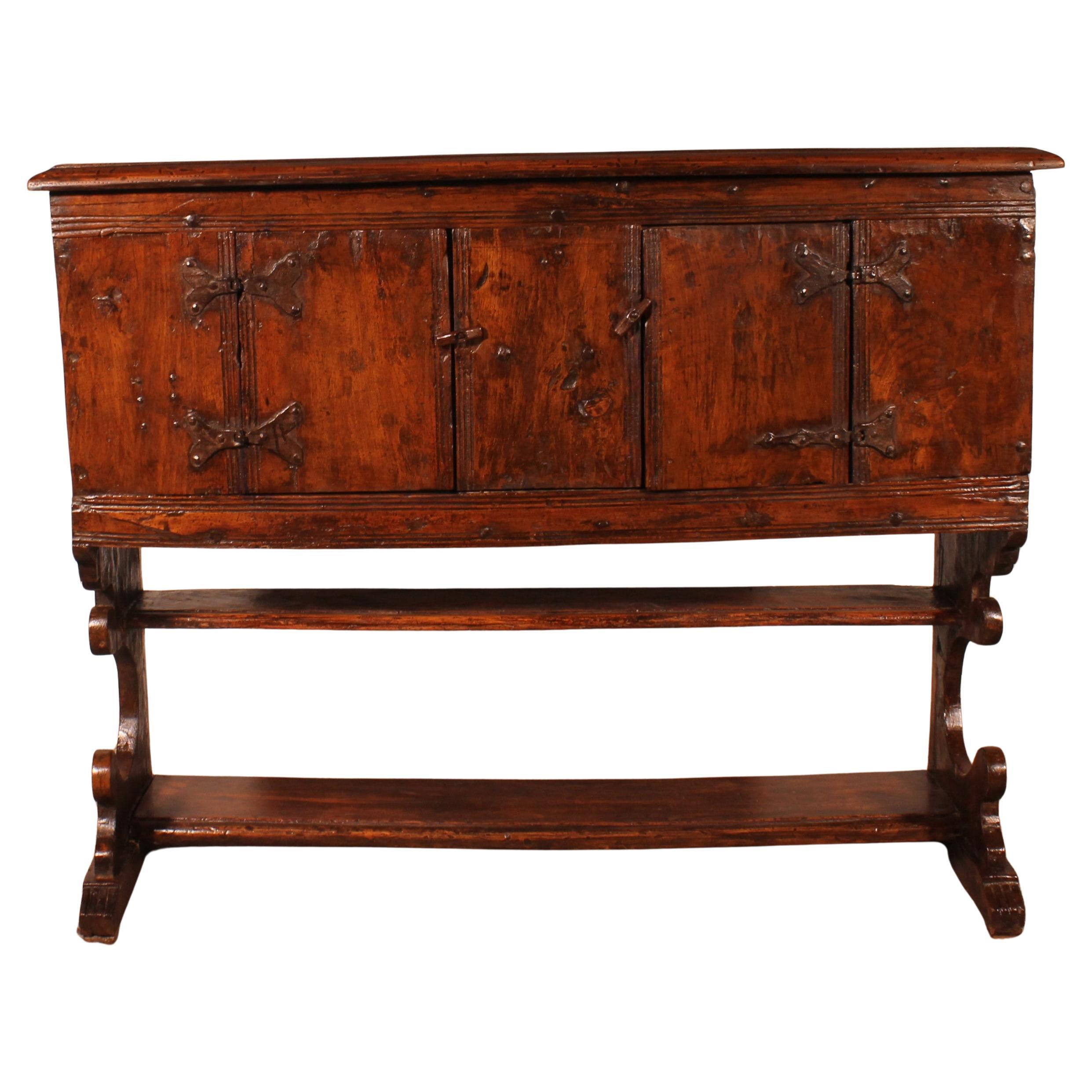 Credenza de influencia gótica - Siglo XVI
