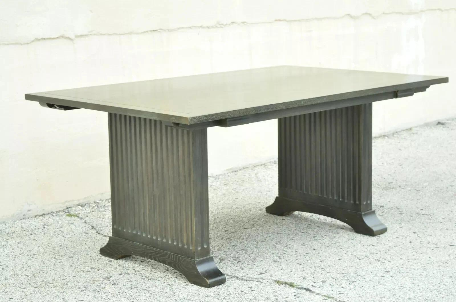 Mesa de comedor con pedestal estilo gótico James Mont en roble verde cerúleo de Enkeboll en venta 3