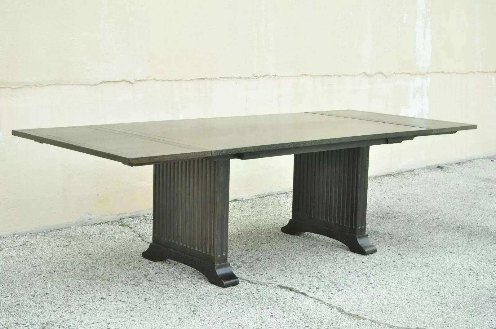 Mesa de comedor con pedestal estilo gótico James Mont en roble verde cerúleo de Enkeboll en venta 5