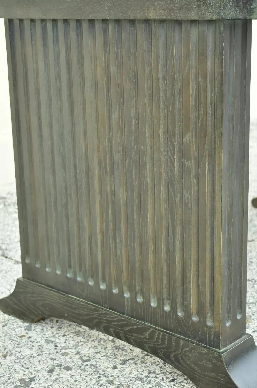 Mesa de comedor con pedestal estilo gótico James Mont en roble verde cerúleo de Enkeboll Gótico en venta