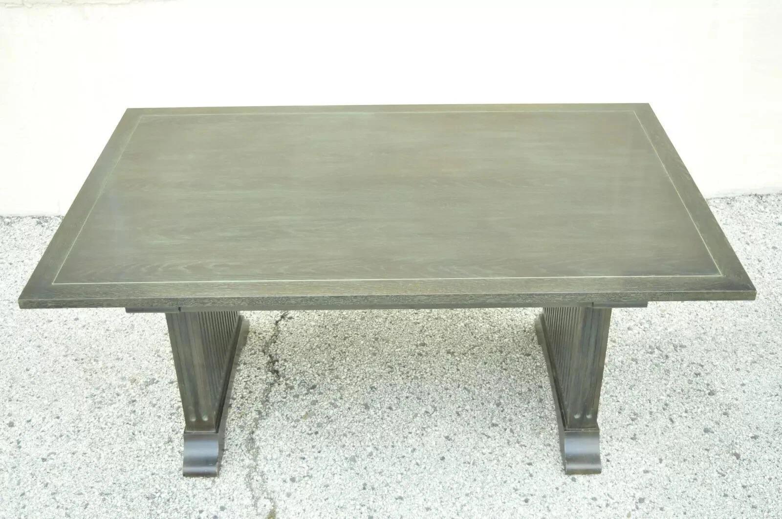 Mesa de comedor con pedestal estilo gótico James Mont en roble verde cerúleo de Enkeboll en Bueno estado para la venta en Philadelphia, PA