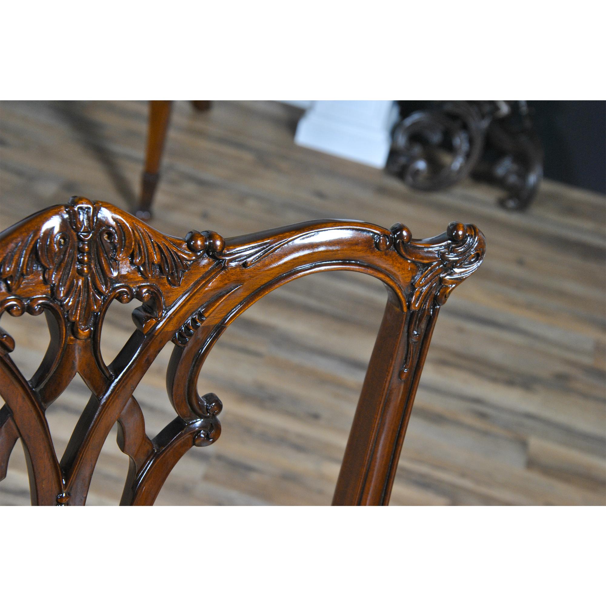 Tessuto Sedie Chippendale gotiche in mogano, set di 10 pezzi in vendita