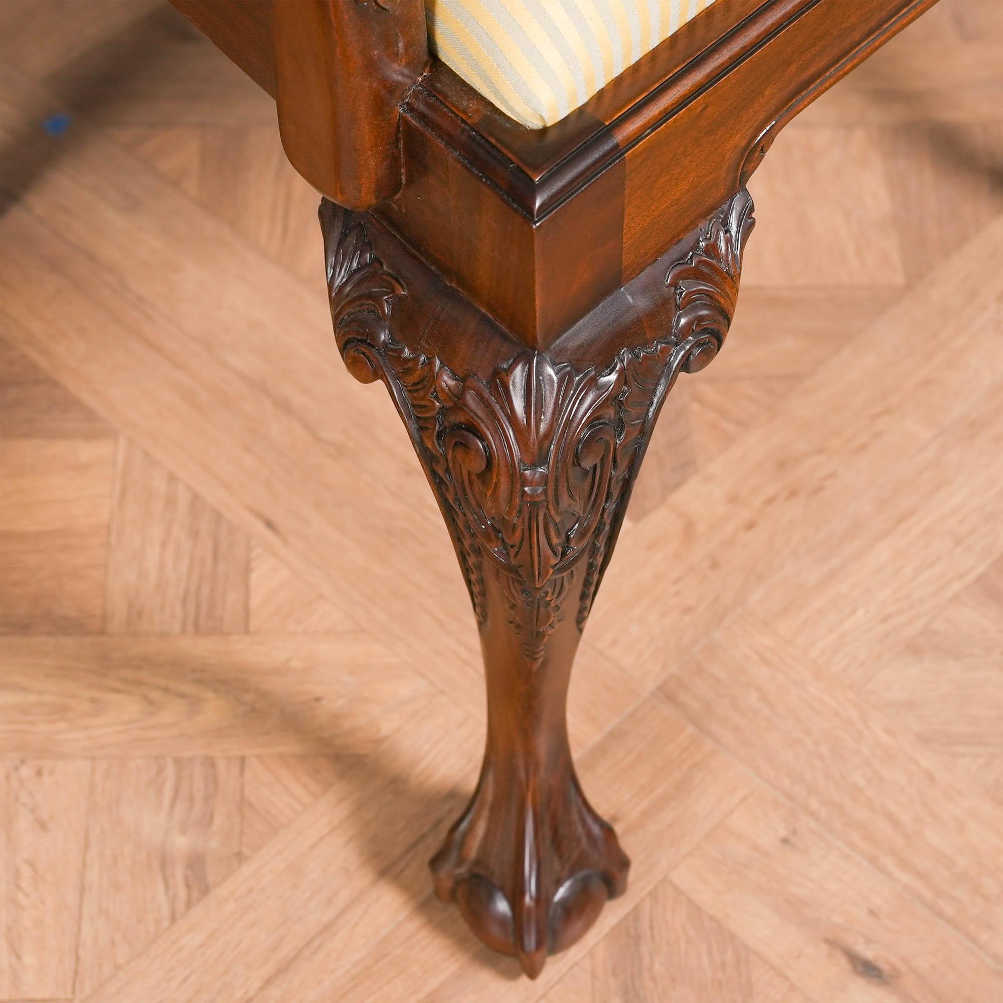 Tessuto Sedie Chippendale gotiche in mogano, set di 10 pezzi in vendita