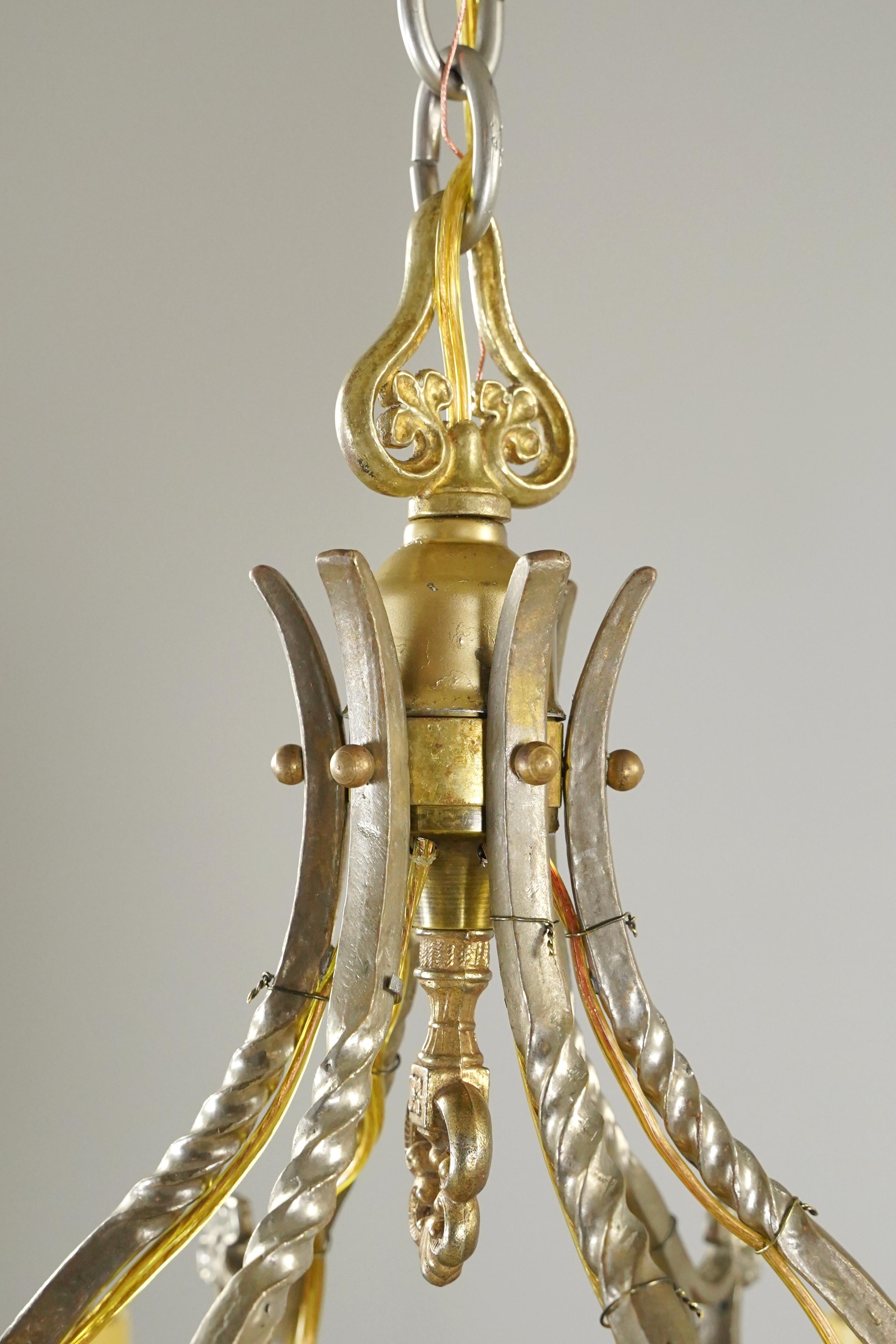 Americano Lampadario gotico a 6 bracci in bronzo nichelato in vendita