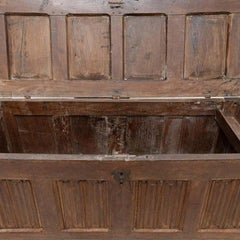 Gotische Eichenholztruhe, 16. Jahrhundert, getäfelter Deckel, Niederlande