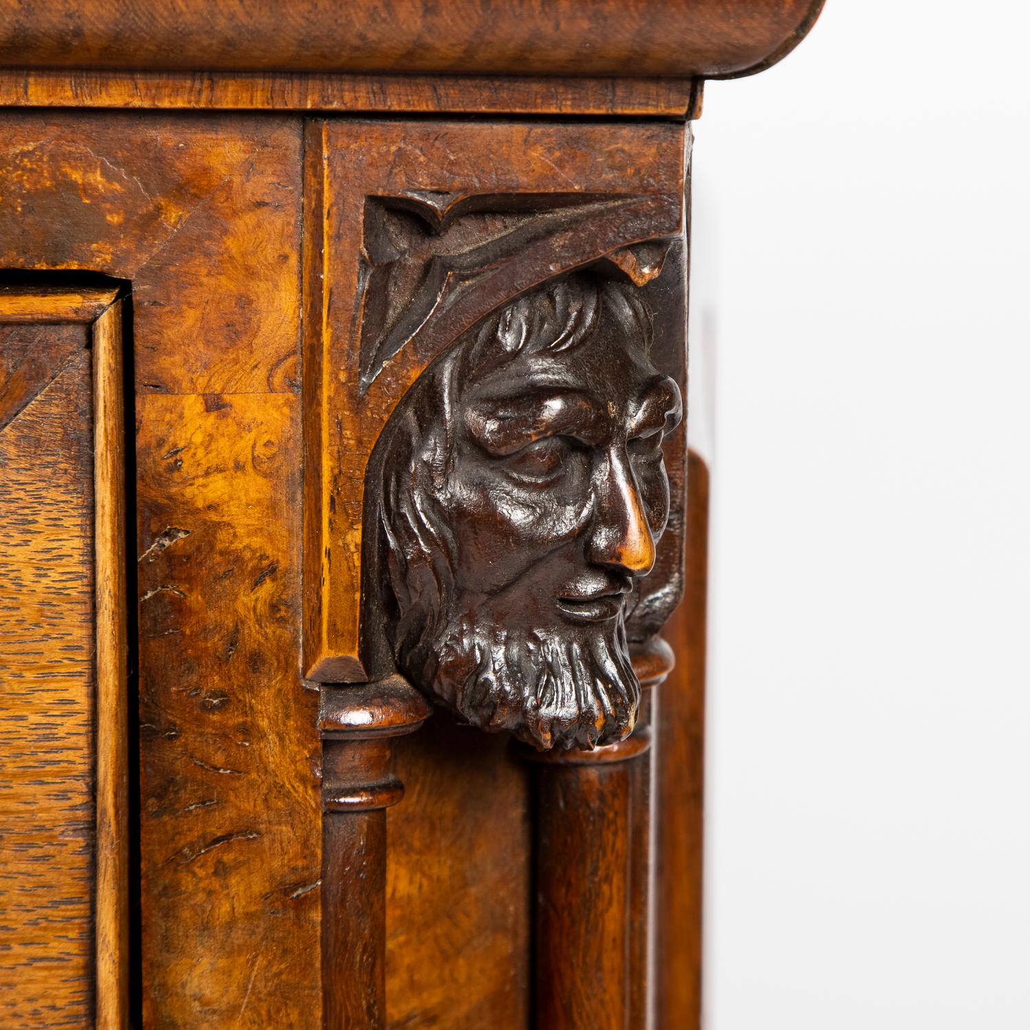 Gothic oak chest of drawers decorated with carved masks and columns In Good Condition For Sale In London, GB