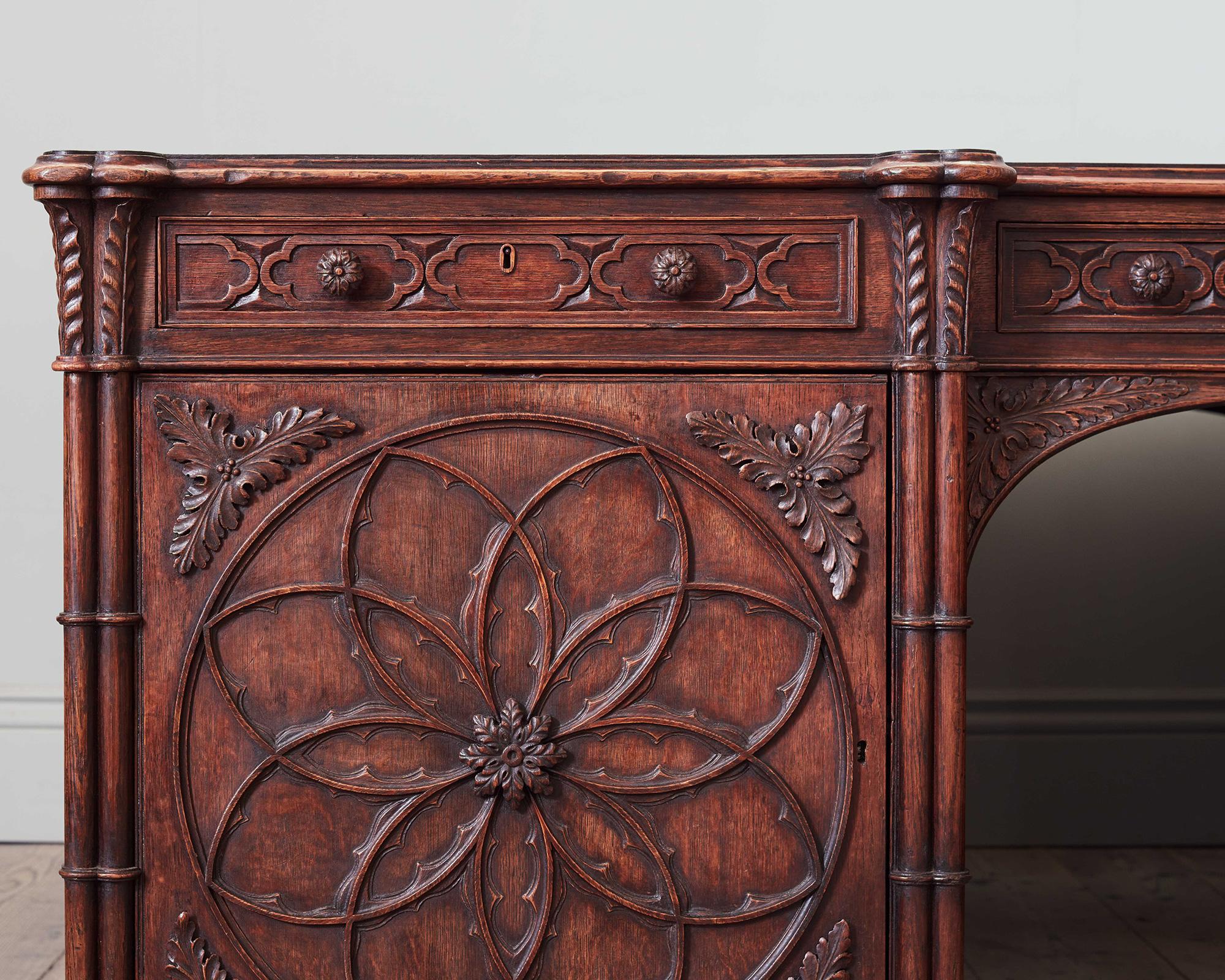 Scrivania gotica in Oak, inizio XIX secolo In condizioni buone in vendita a London, GB