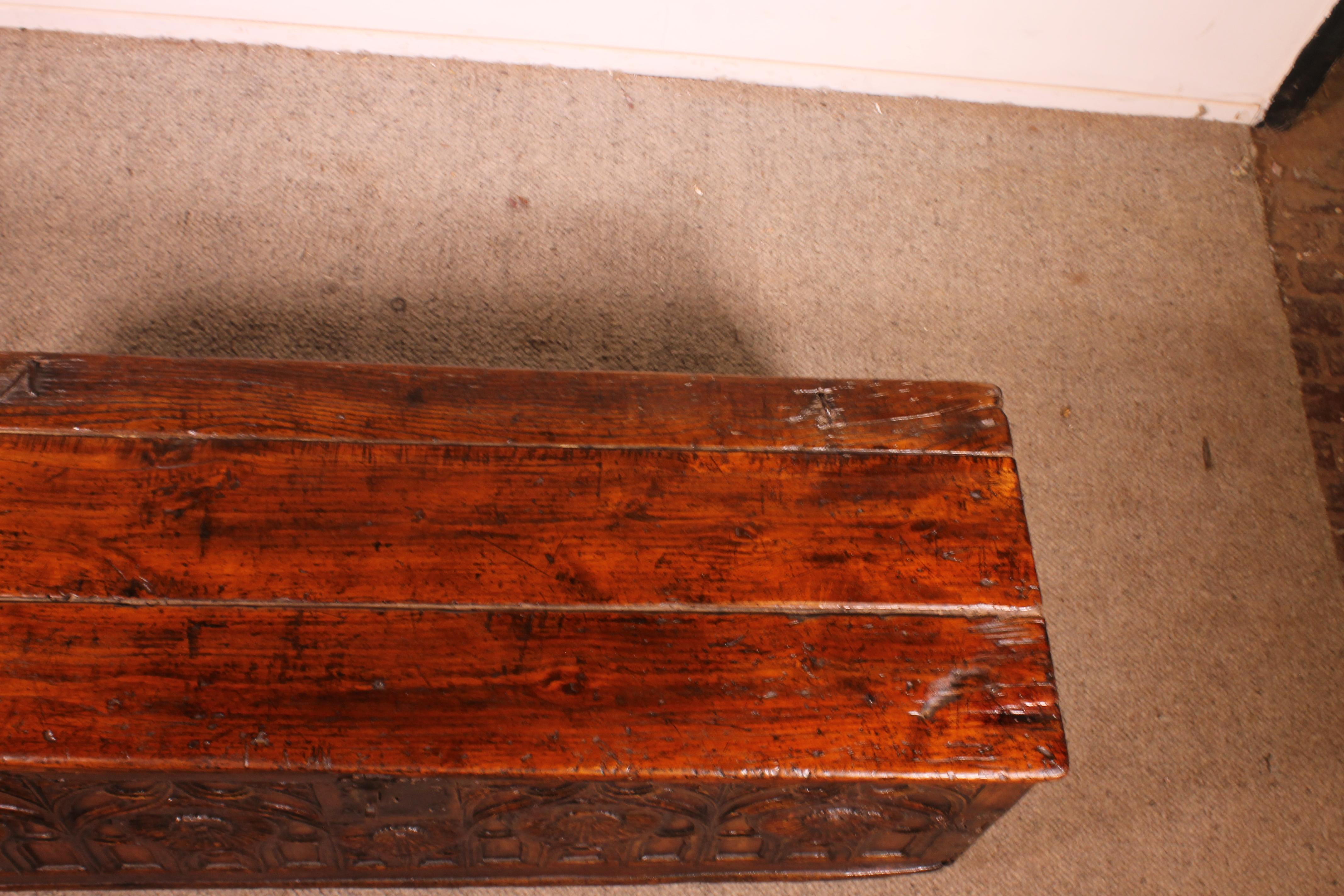 Gothic Period Oak Chest 15 Century im Angebot 6