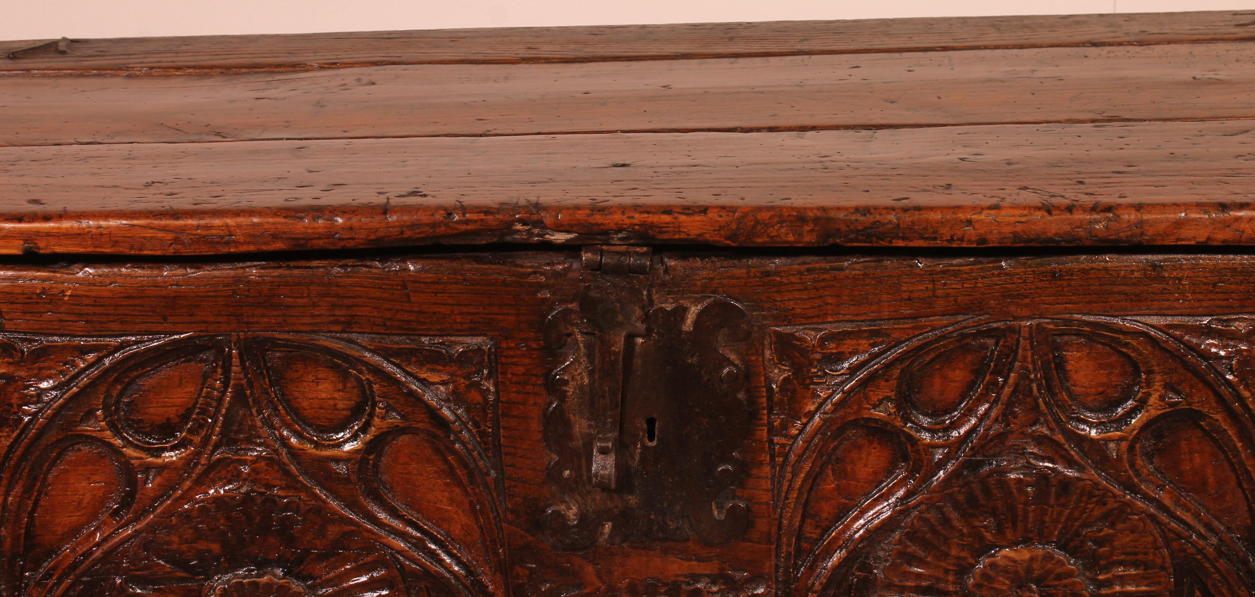 Gothic Period Oak Chest 15 Century im Zustand „Gut“ im Angebot in Brussels, Brussels