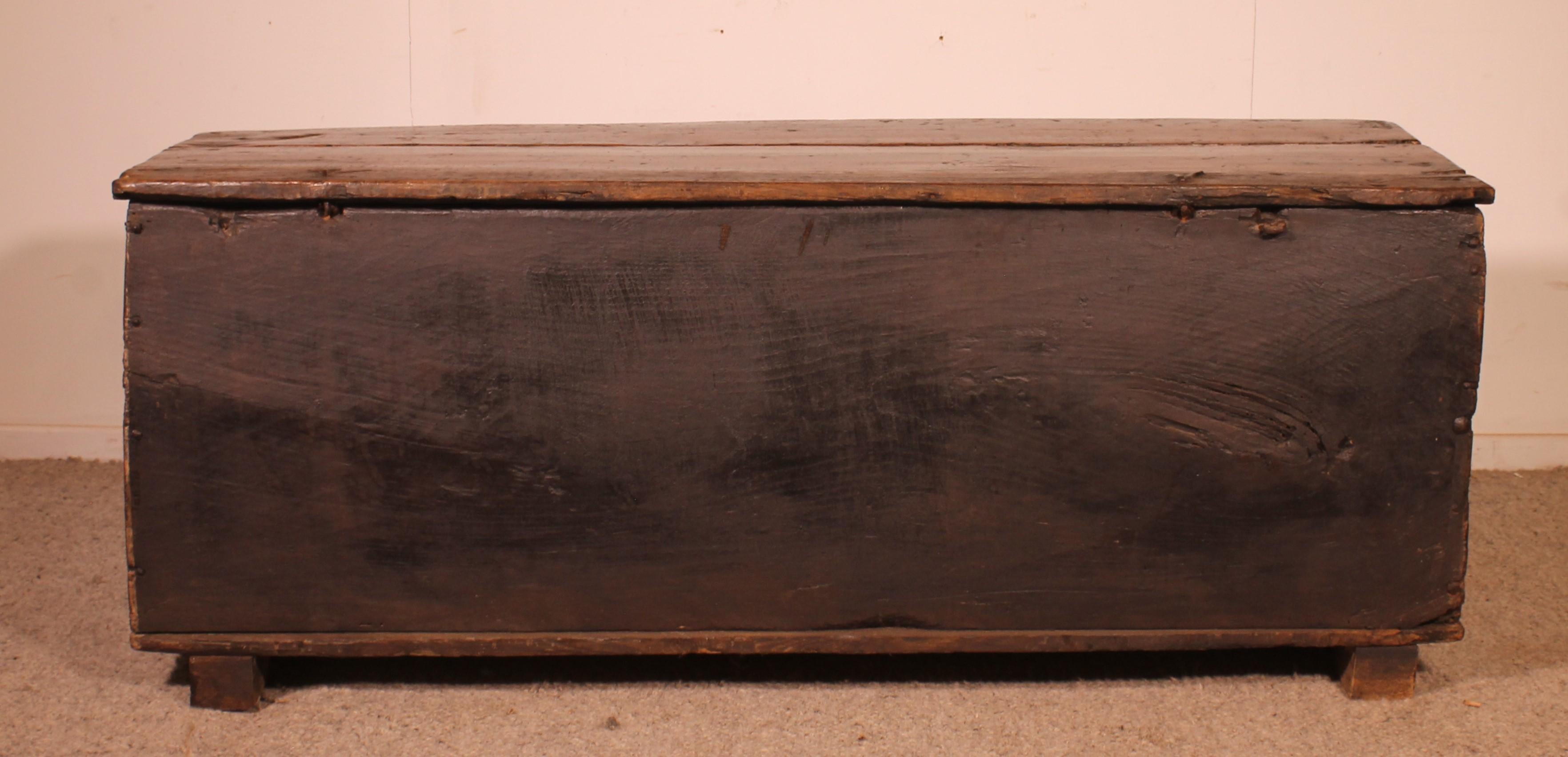 Gothic Period Oak Chest 15 Century im Angebot 2