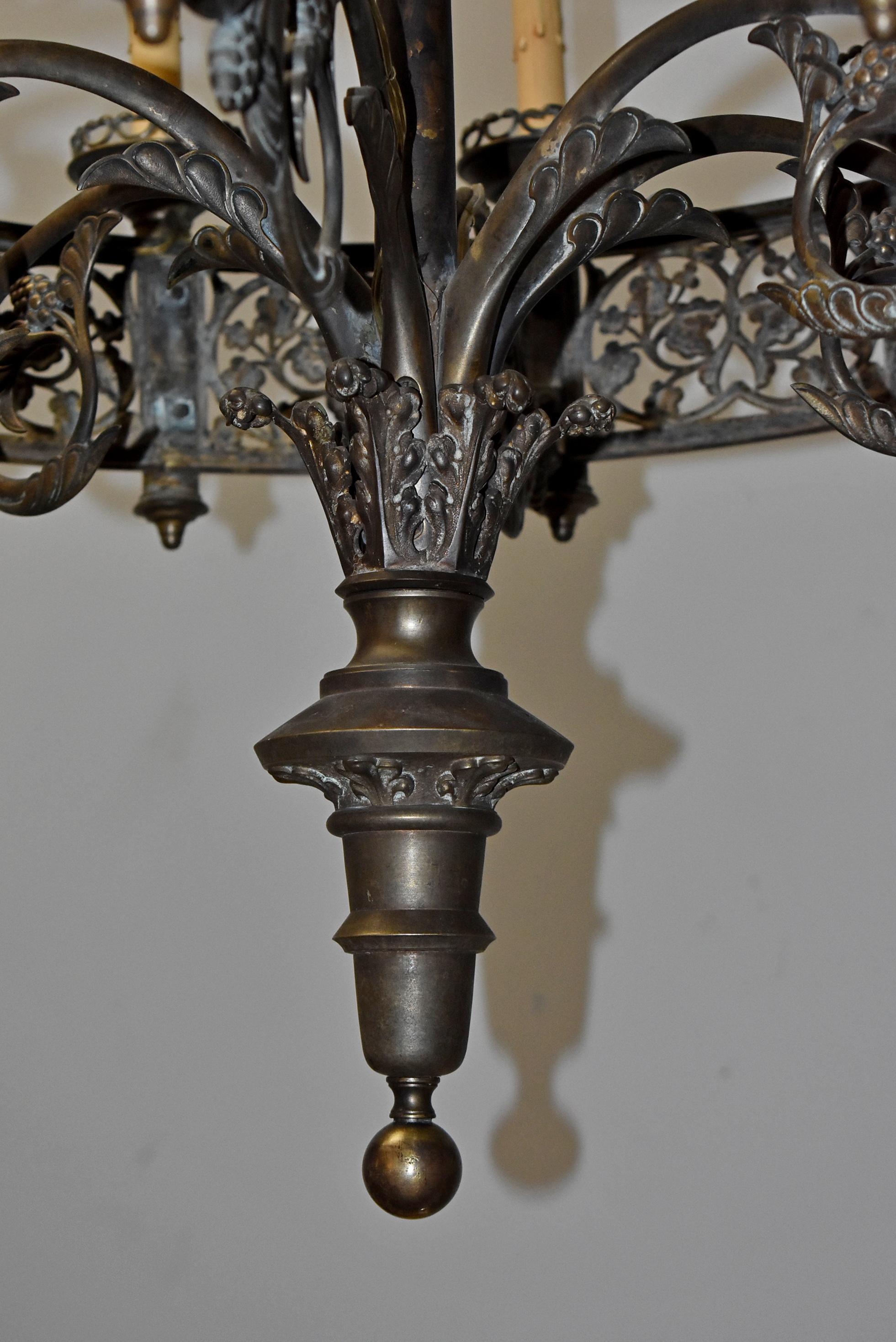 Ottone Lampadario in ottone a 18 luci Gothic Revival, 46