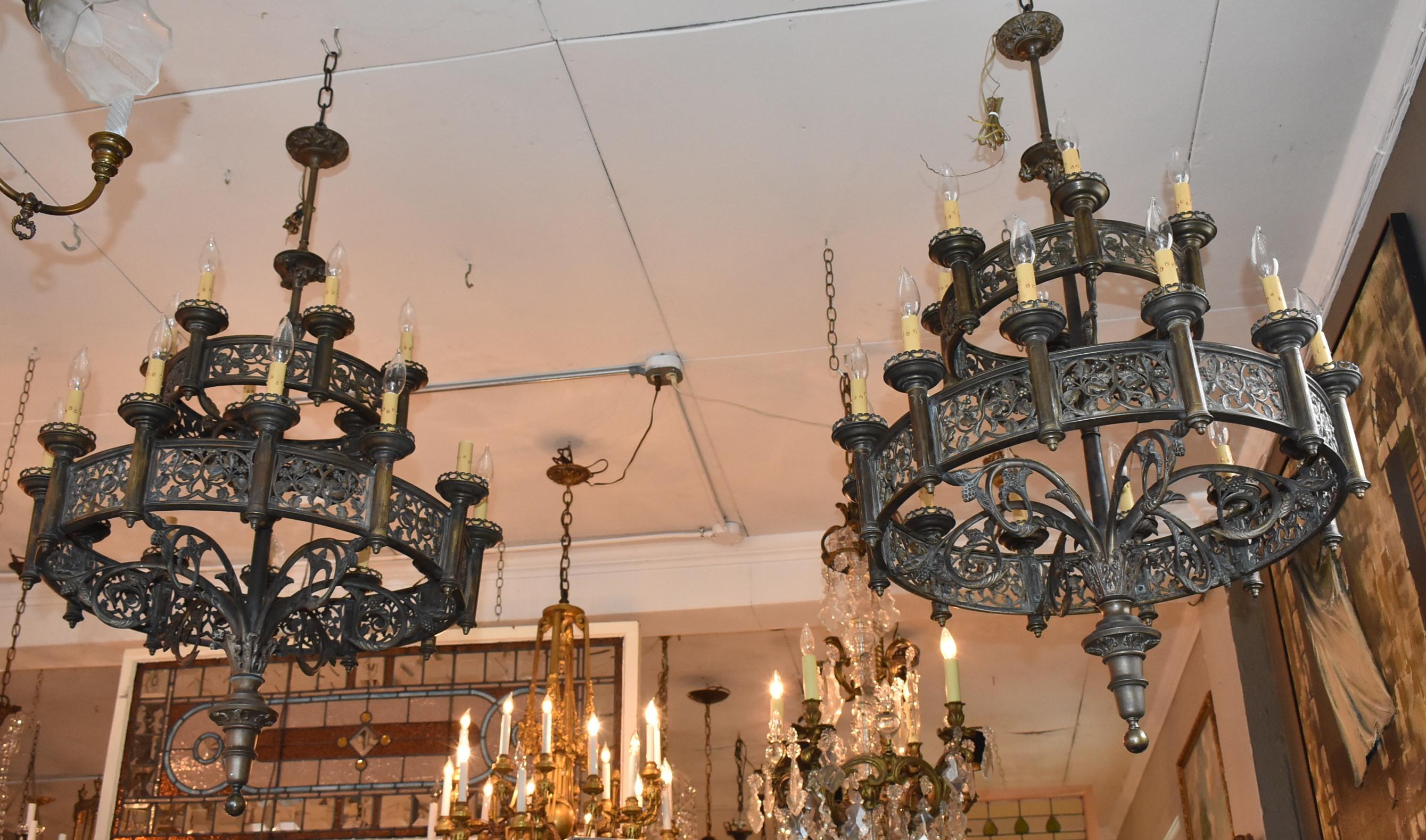 Lampadario in ottone a 18 luci Gothic Revival, 46