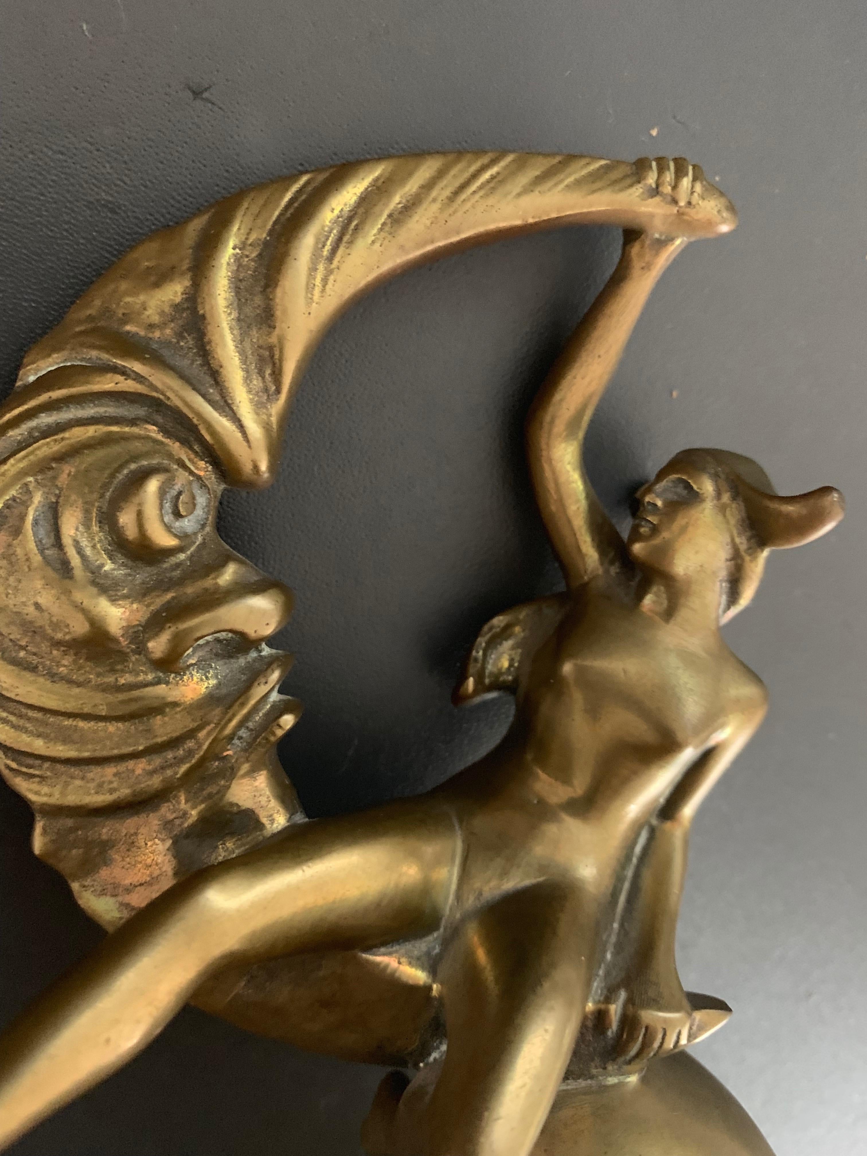 Lampadario/pendente in bronzo in stile gotico-revival con sculture di draghi, A. Bastet Lyon in vendita 11