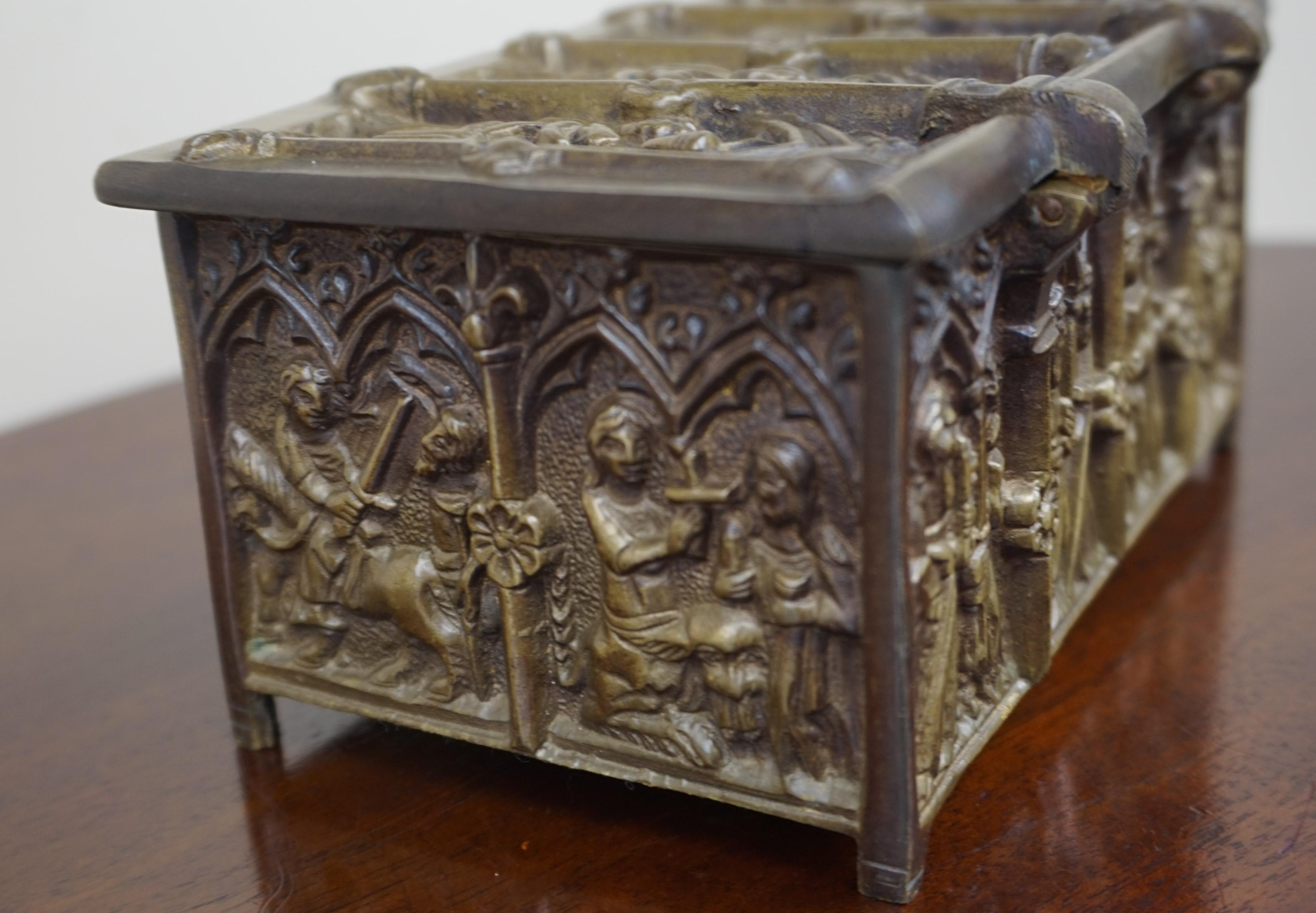 Gothic Revival Bronze Jewelry Box with Biblical Scenes in Church Window Panels In Good Condition In Lisse, NL