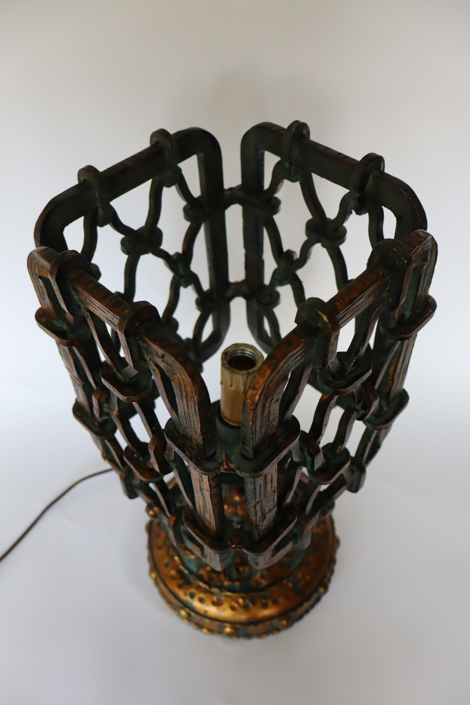 Lampe de table néo-gothique brutaliste en bronze en vente 4