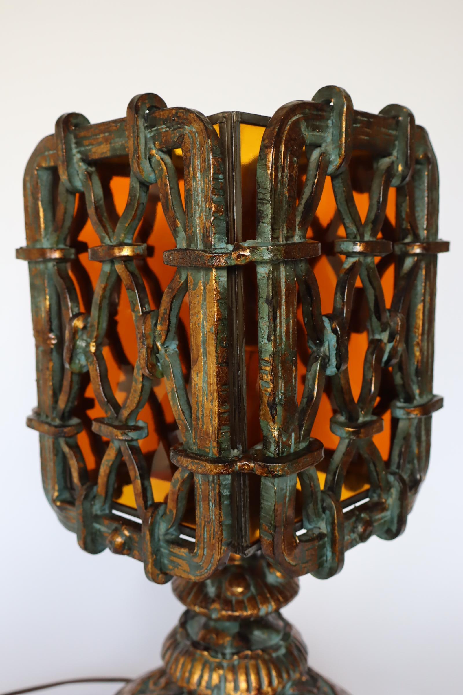 Espagnol Lampe de table néo-gothique brutaliste en bronze en vente