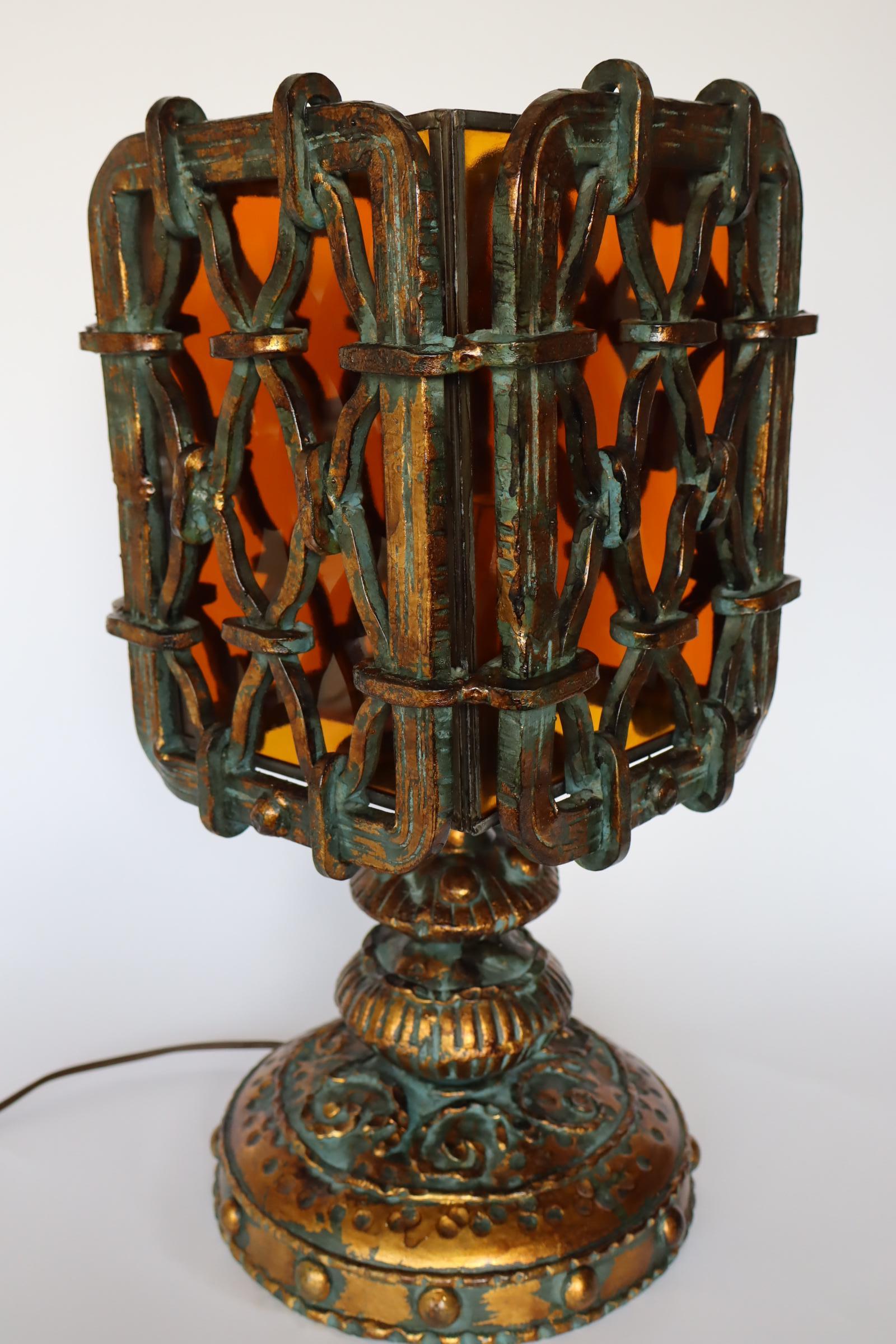 Moulage Lampe de table néo-gothique brutaliste en bronze en vente