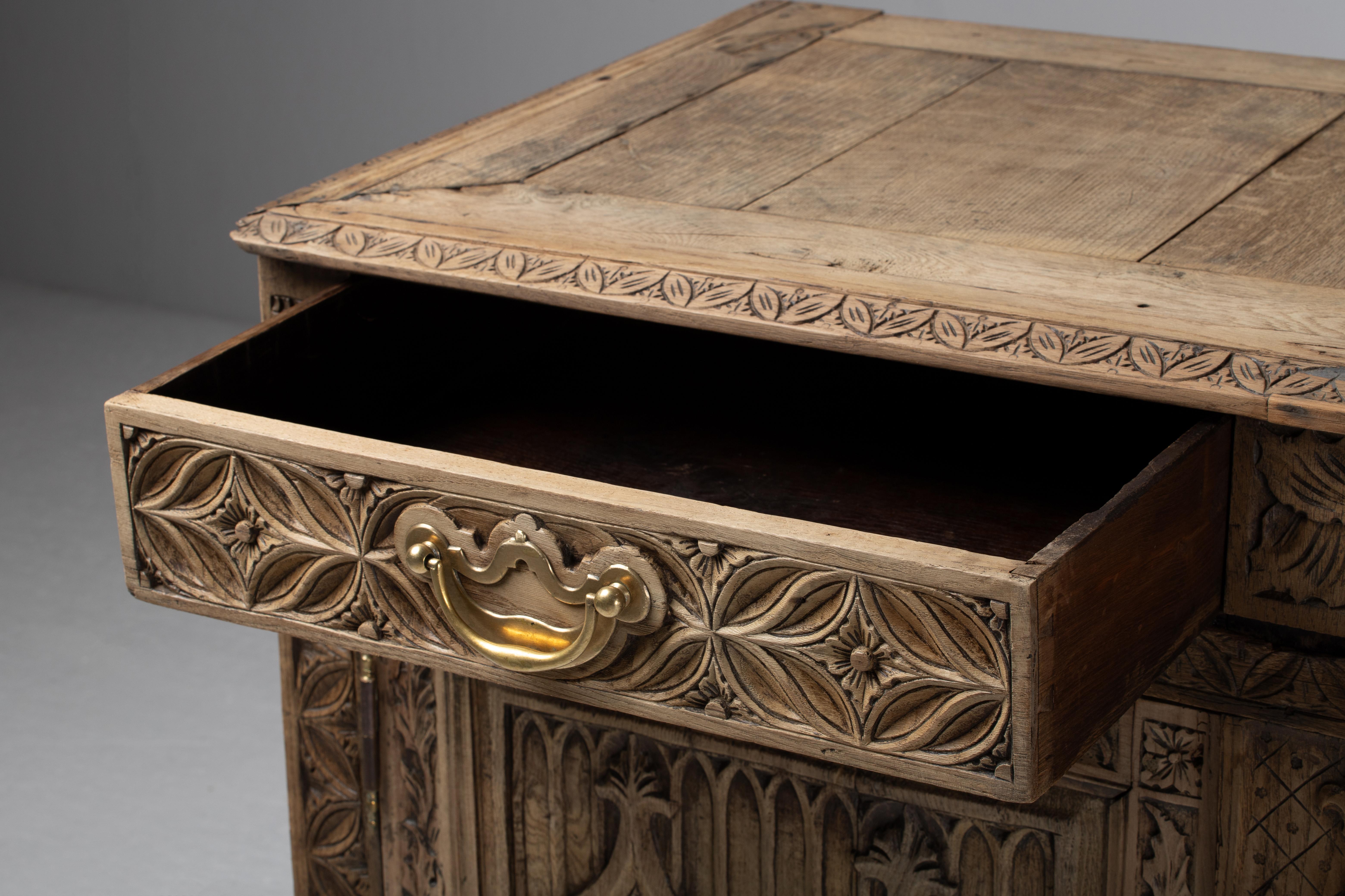 Néo-gothique Gothic Revival Buffet in Carved Oak, France, Late 19th Century en vente