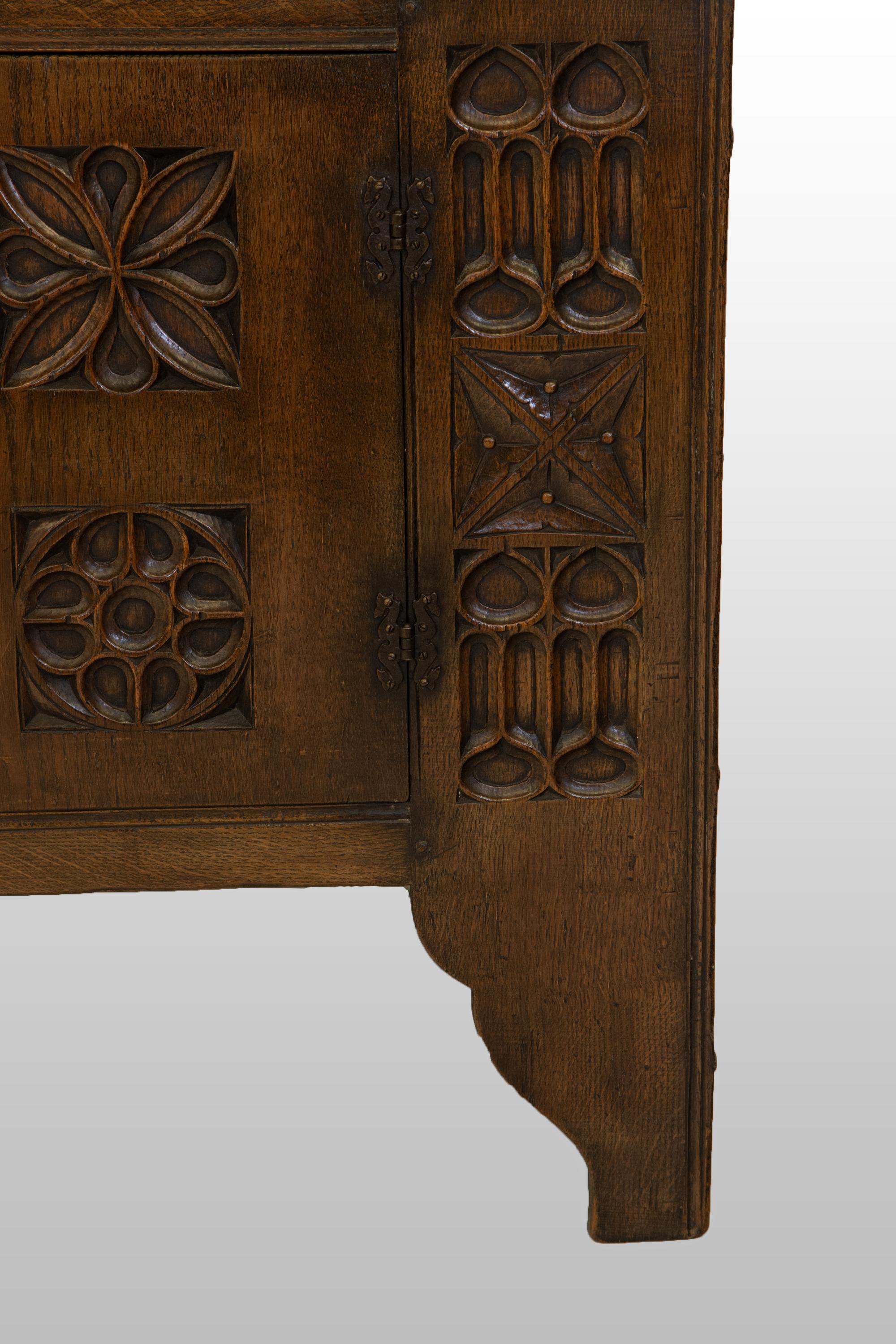 Gothic Revival Carved Oak Cabinet 20th Century For Sale 1