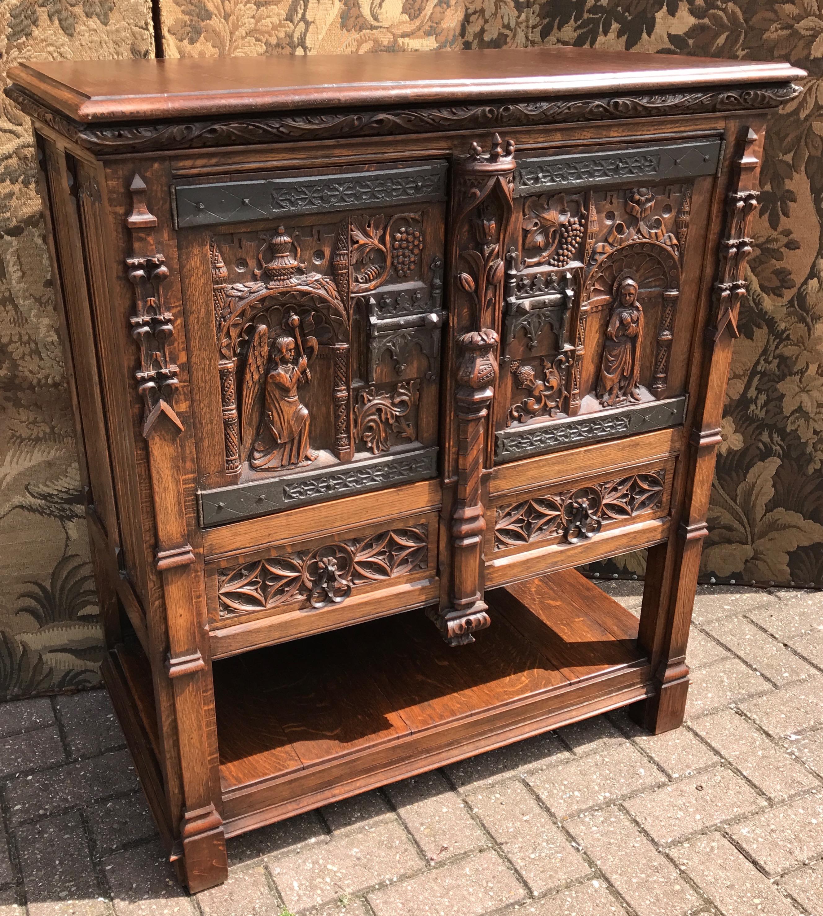 Gothic Revival Carved Oak Cabinet Depicting The Annunciation To The Virgin Mary 6