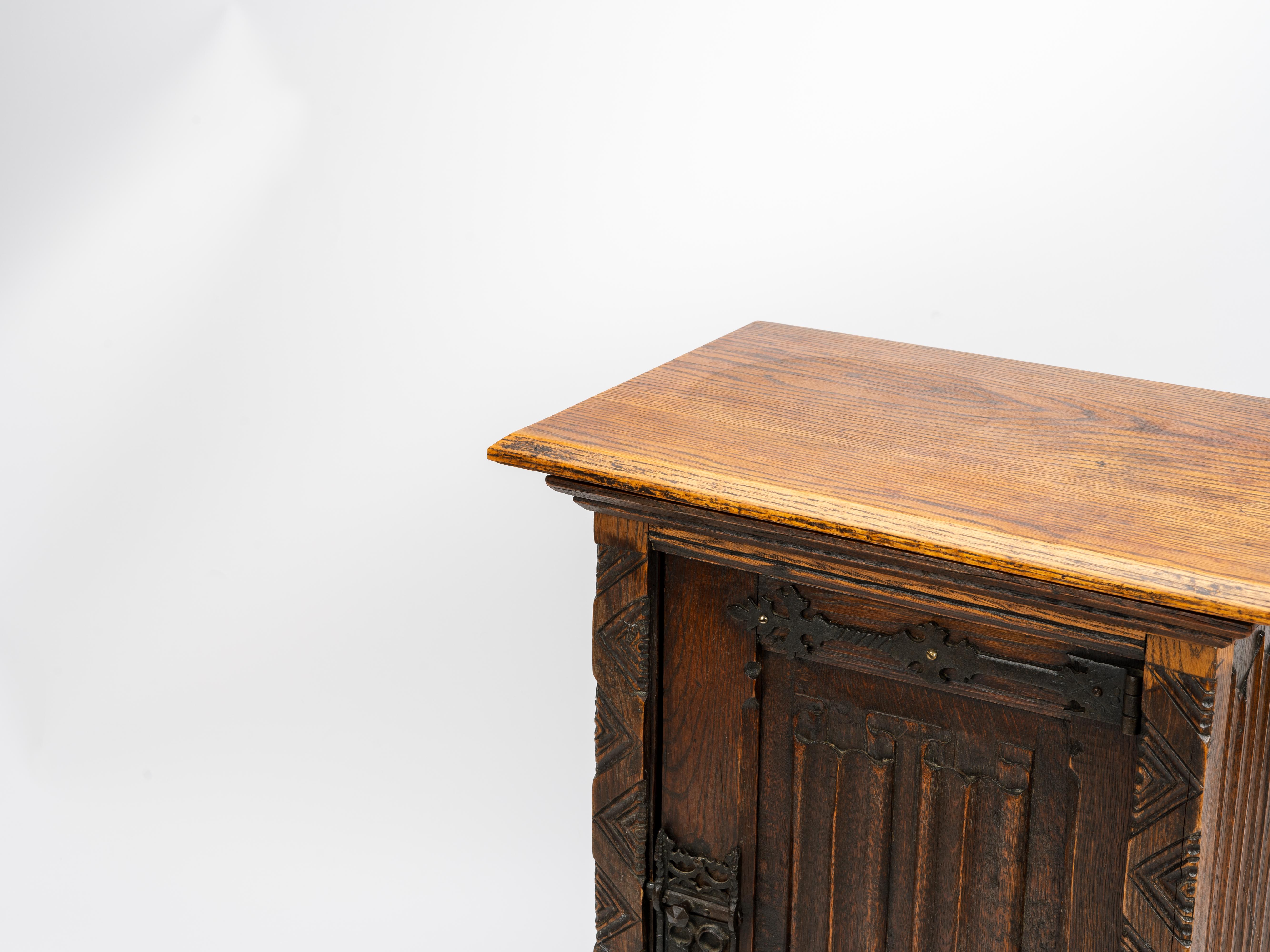 Gothic Revival Carved Oak Reliquary Side Table Nightstand For Sale 3