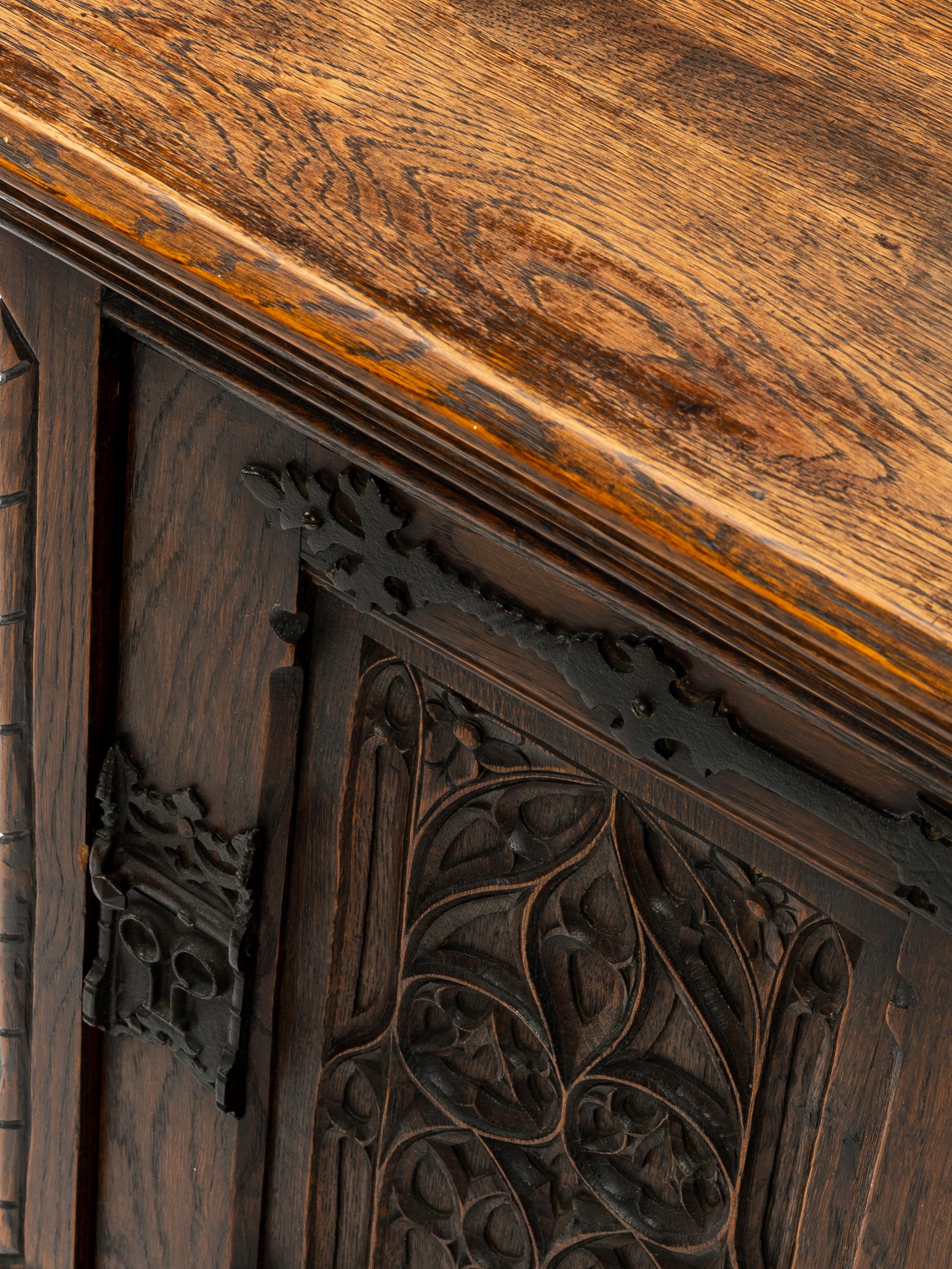 Gothic Revival Carved Oak Reliquary Side Table Nightstand For Sale 3