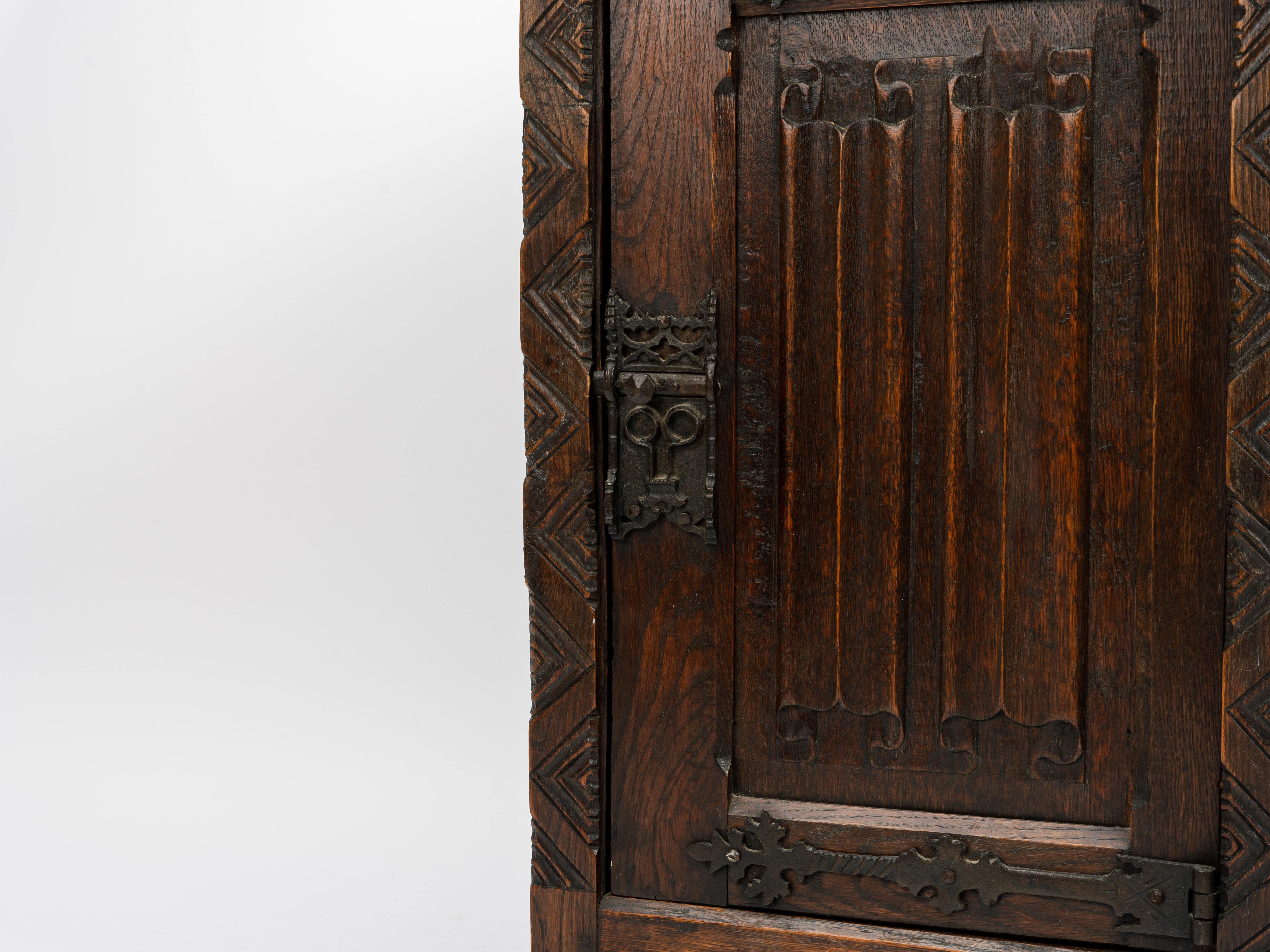 Gothic Revival Carved Oak Reliquary Side Table Nightstand For Sale 4