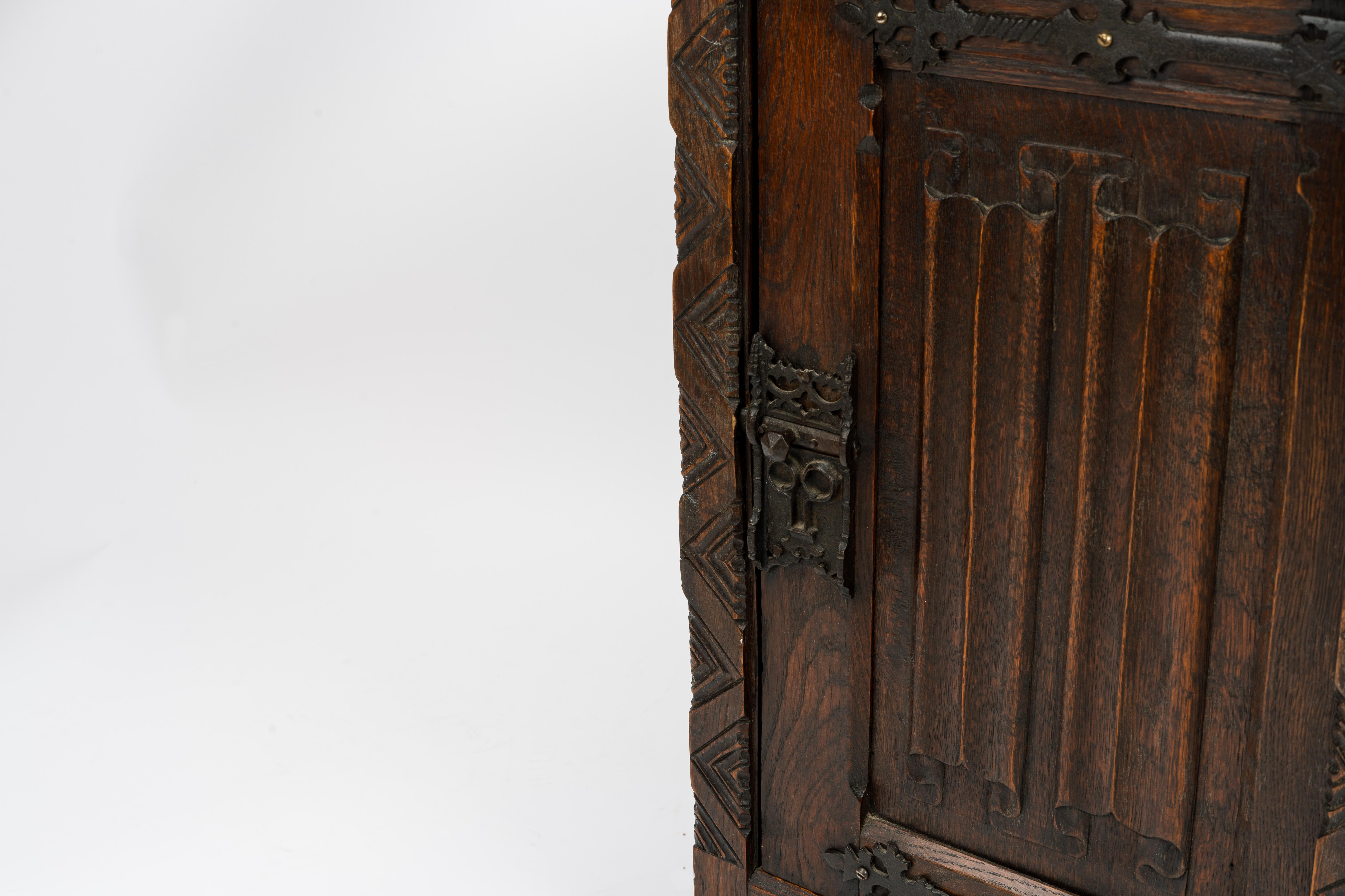Gothic Revival Carved Oak Reliquary Side Table Nightstand For Sale 6