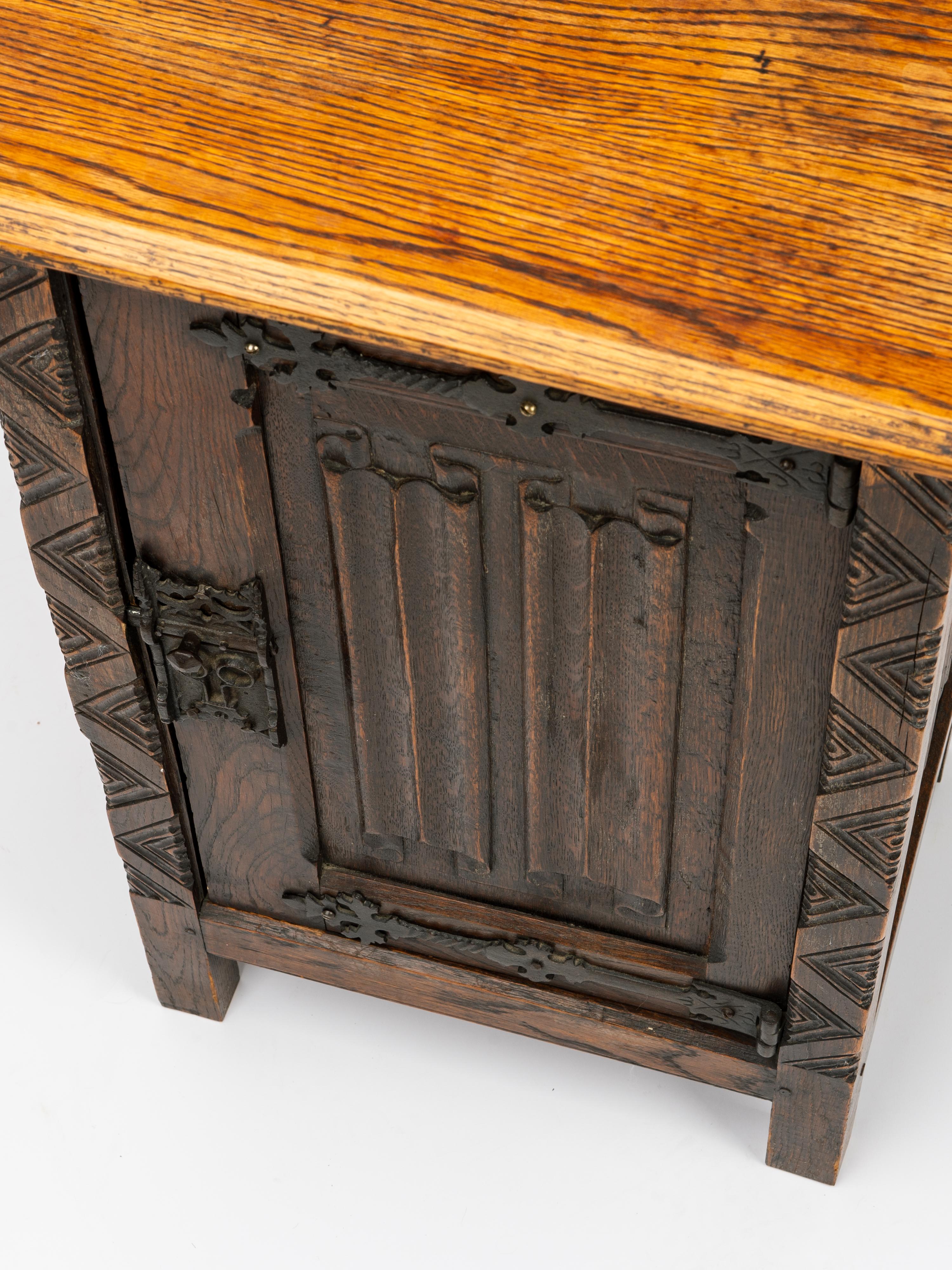 Gothic Revival Carved Oak Reliquary Side Table Nightstand For Sale 7
