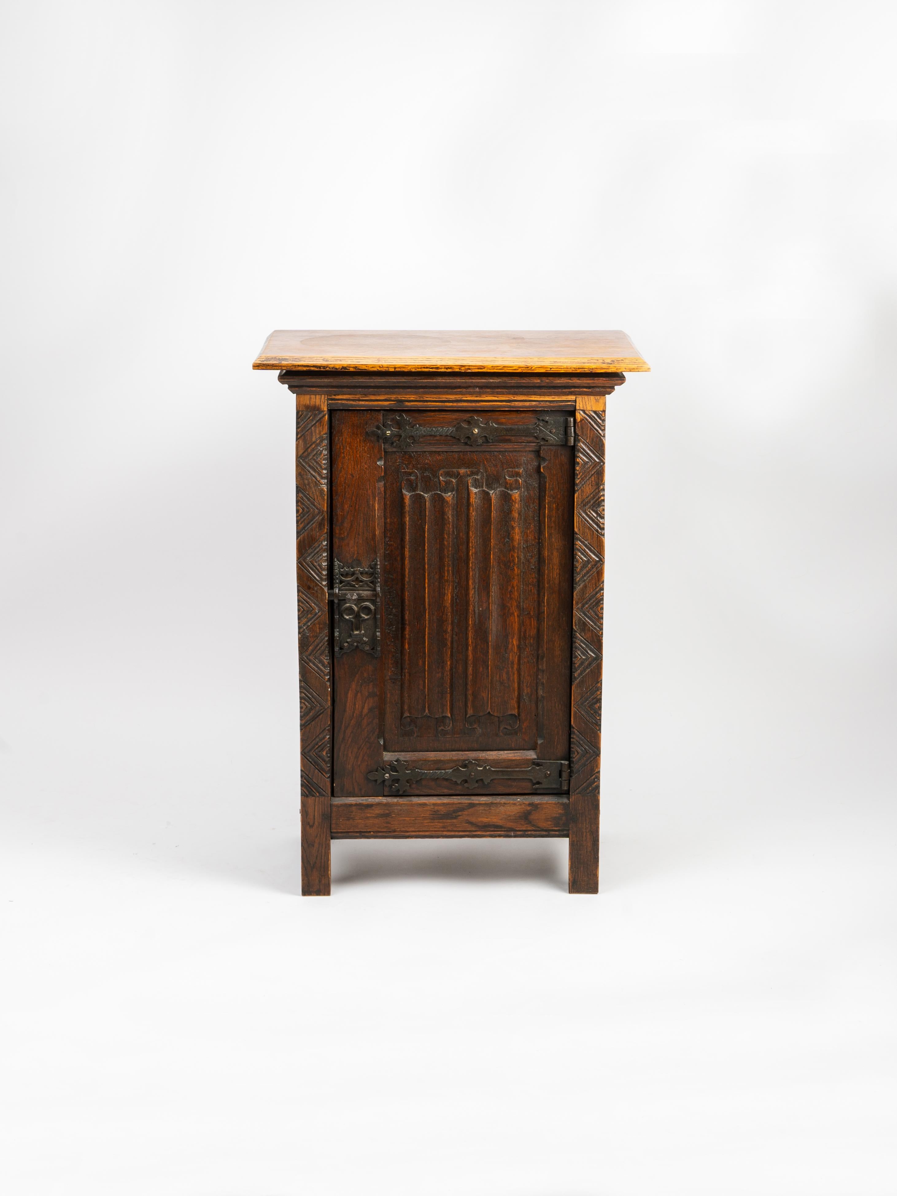 Belgian Gothic Revival Carved Oak Reliquary Side Table Nightstand For Sale