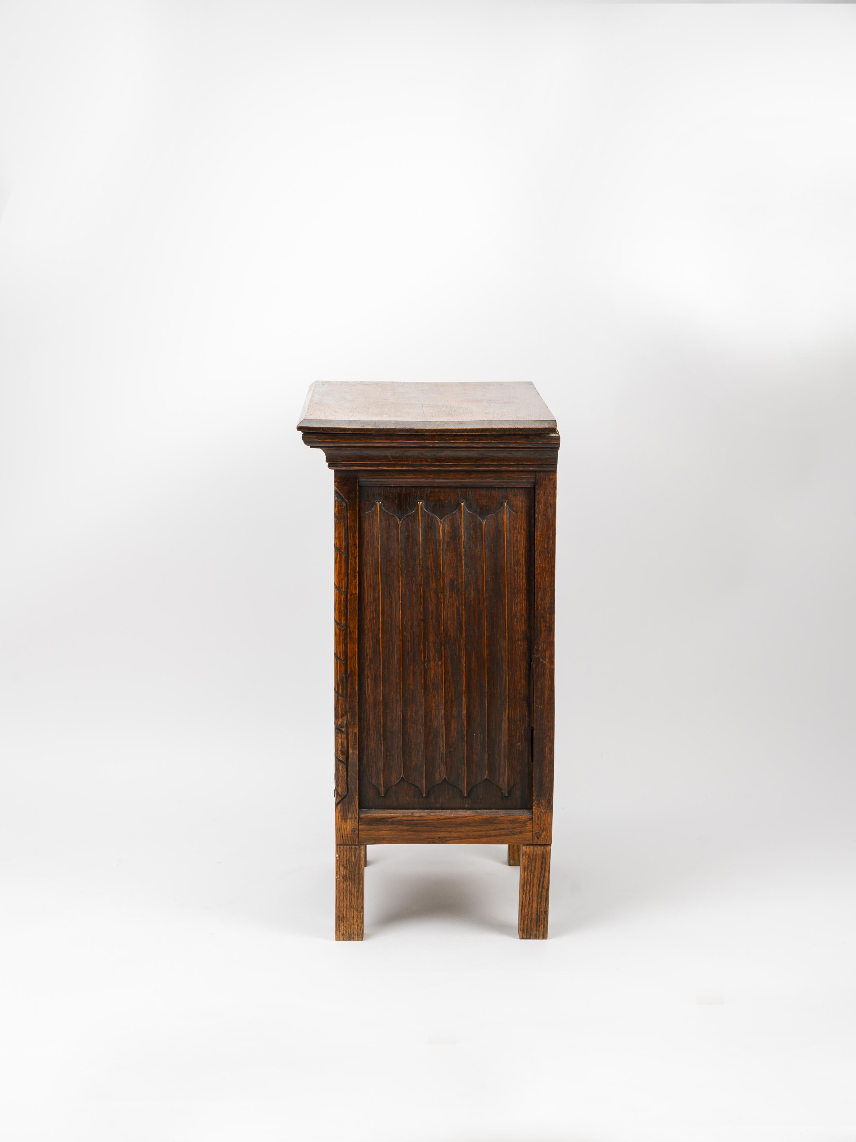 Hand-Carved Gothic Revival Carved Oak Reliquary Side Table Nightstand For Sale