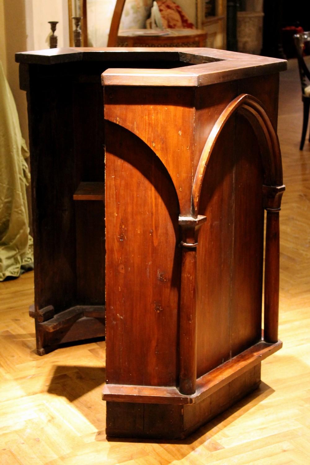 19th Century Gothic Revival Carved Walnut Wood Pulpit or Bar Counter Arches and Columns Shape
