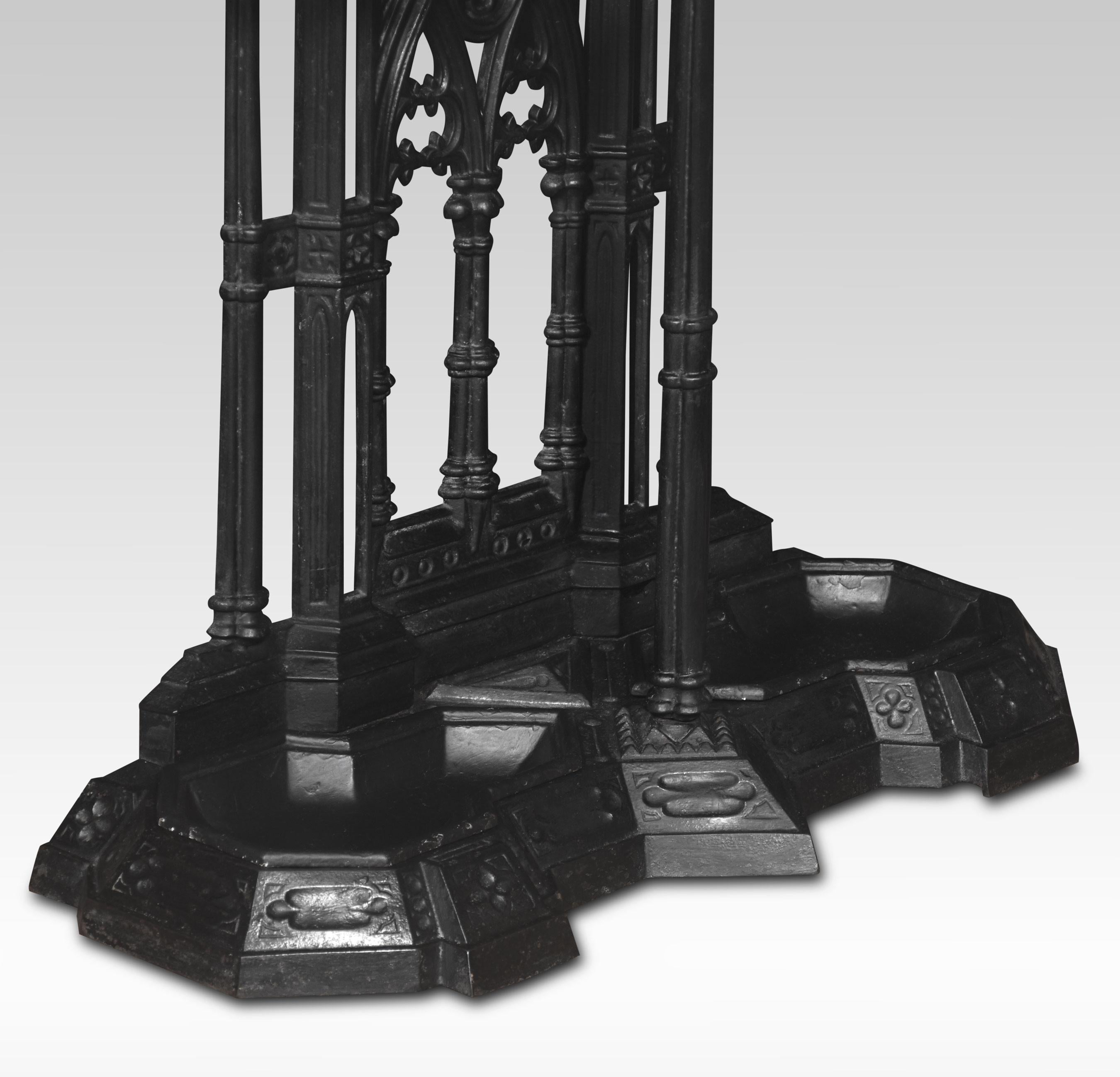 Gothic Revival cast iron hall stand In Good Condition For Sale In Cheshire, GB